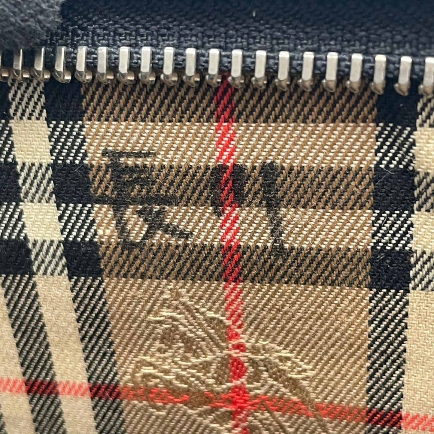 【美品】 バーバリー BURBERRY セカンドバッグ クラッチバッグ レザー 本革 ブラック 黒 裏地 ノバチェック シャドーホース ロゴプレート エレガント 冠婚葬祭 フォーマル 通勤 出張 ビジネス メンズ 定番 人気 カバン S92