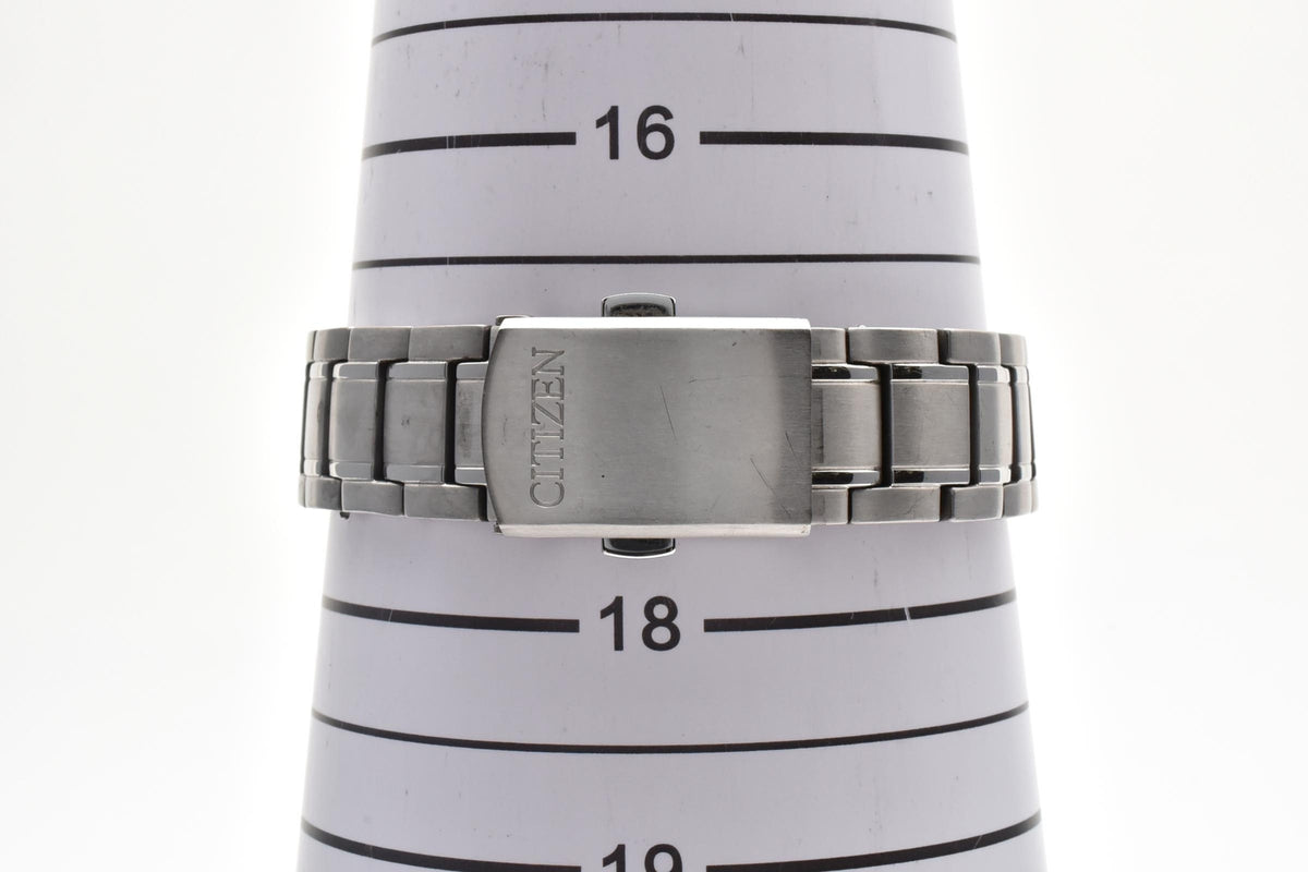 美品 CITIZEN シチズン エコドライブ E111-5036135 ソーラー デイト チタン シャンパン文字盤 10気圧防水 メンズ 腕時計 稼働品