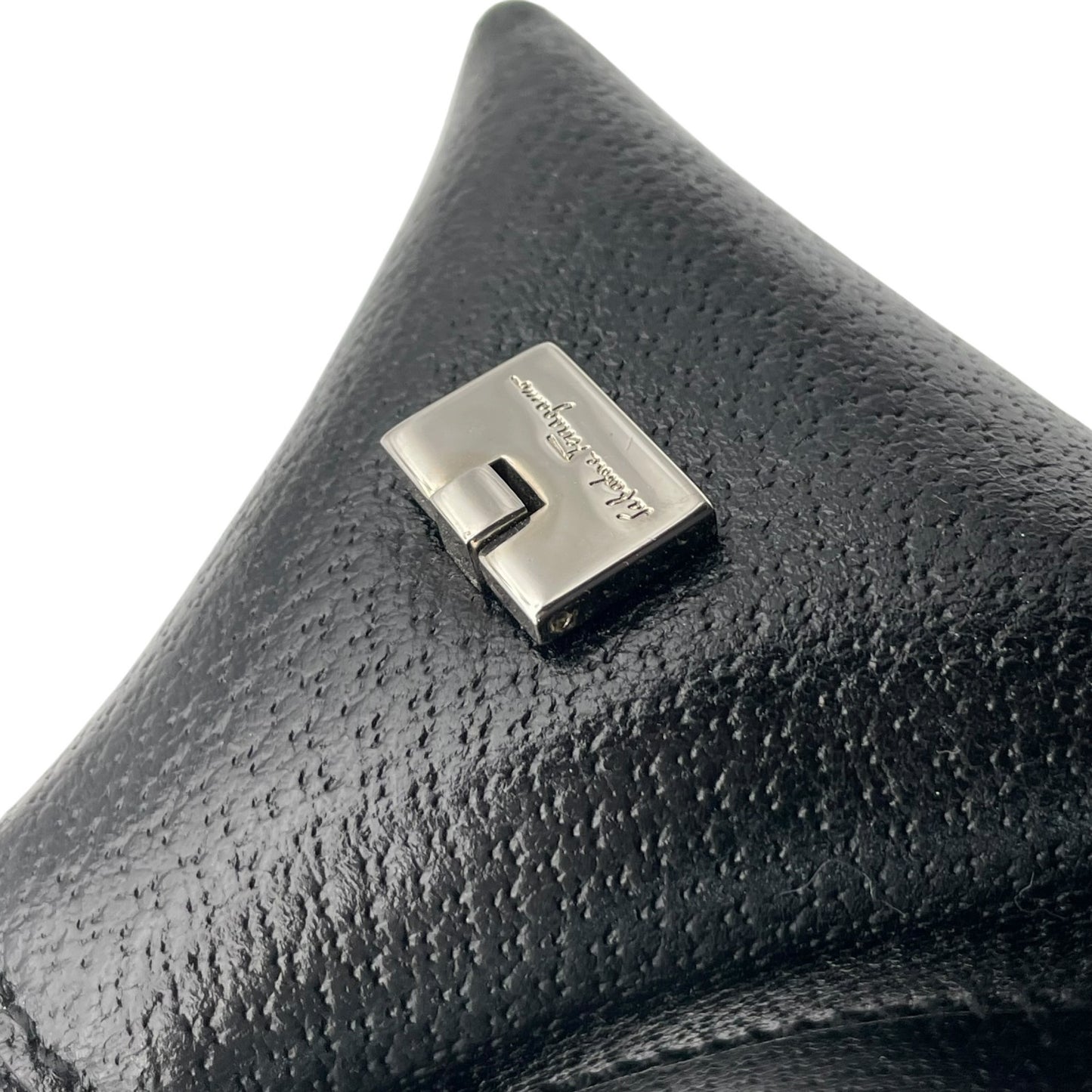 【良品】 サルヴァトーレ フェラガモ Salvatore Ferragamo アクセサリーポーチ ミニハンドバッグ レザー 本革 ブラック 黒 シルバー金具 ガンチーニ 自立可 エレガント 上品 鞄 お出かけ パーティー レディース 定番 人気 S93