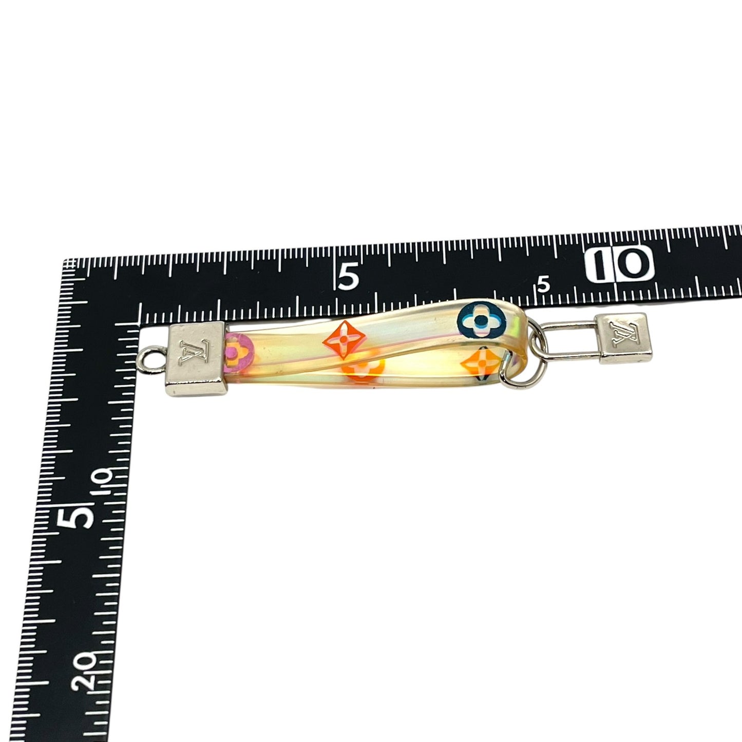 ルイヴィトン LOUIS VUITTON LV キーホルダー バッグチャーム モノグラム イエロー シルバー イリュージョン キーリング LVロゴ アクリル メタル 箱付き