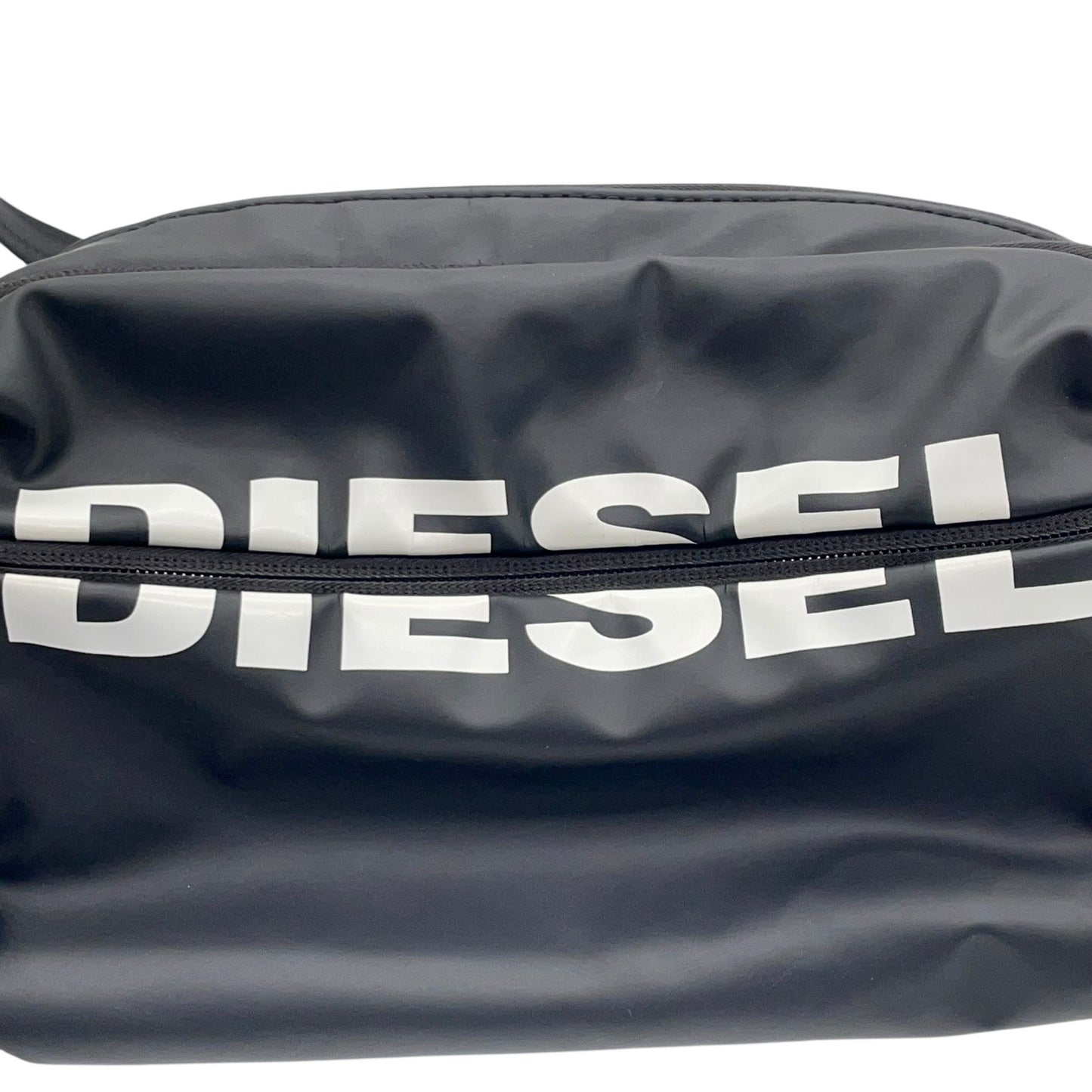 ディーゼル DIESEL ショルダーバッグ クロスボディ ブラック 黒 ロゴプリント 防水素材 メンズ レディース ユニセックス U17