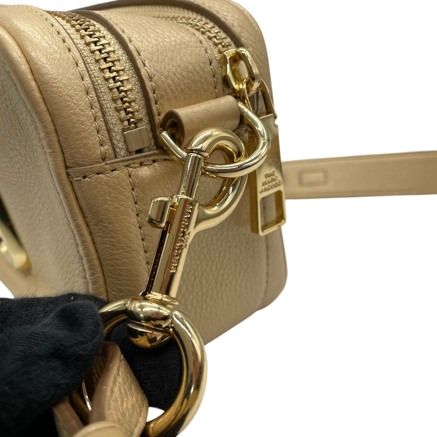 【未使用級】 極 美品 MARC JACOBS マークジェイコブス スナップショット カメラバッグ ベージュ レザー クロスボディ ショルダーバッグ ダブルJロゴ ゴールド金具 レディース K8