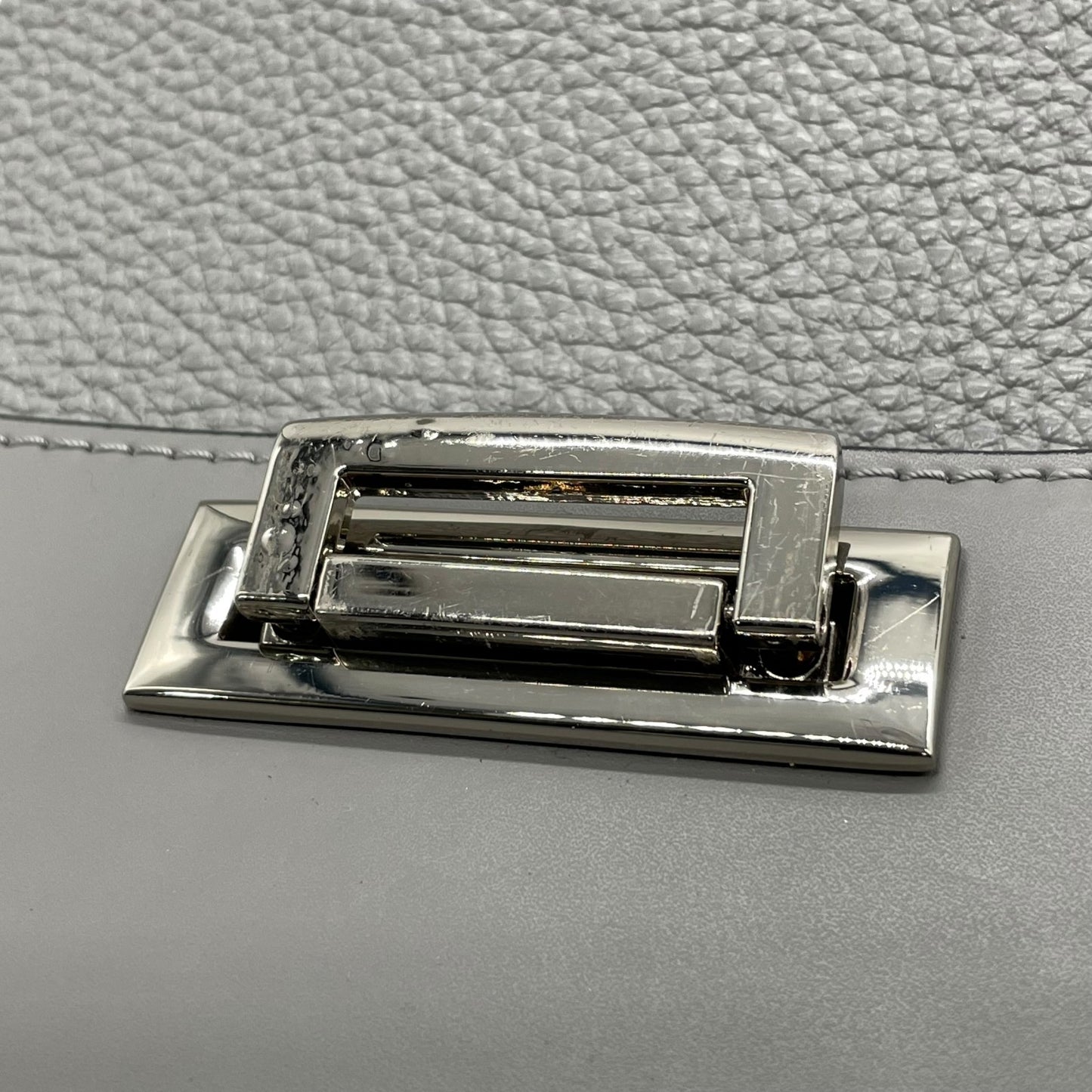 美品 CAMELIA ROMA カメリア 2WAY ハンドバッグ ショルダーバッグ グレー レザー スエード シルバー金具 手提げ 斜め掛け可 エレガント コンパクト レディース Q