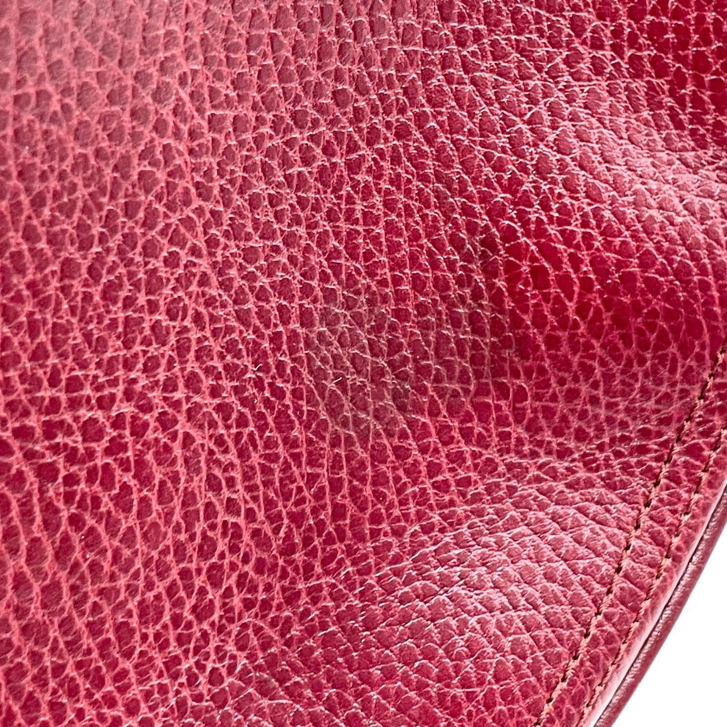 美品 カルティエ Cartier マストライン ショルダーバッグ ワンショルダー 赤 ボルドー ワインレッド レザー ゴールド金具 トリニティ 2Cモチーフ 肩掛け可 斜め掛け可 レディース B4