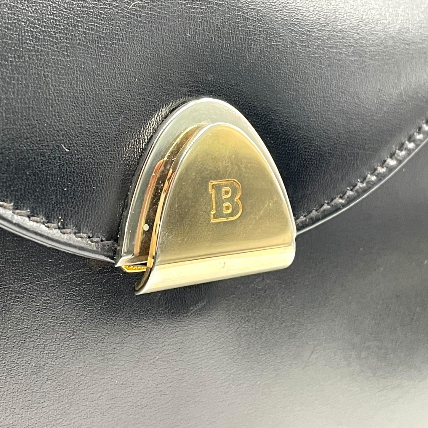 美品 バリー BALLY ショルダーバッグ ワンショルダー ハンドバッグ 2WAY レザー 黒 ブラック 金金具 ゴールド金具 トライアングルロゴ フラップ ヴィンテージ D4