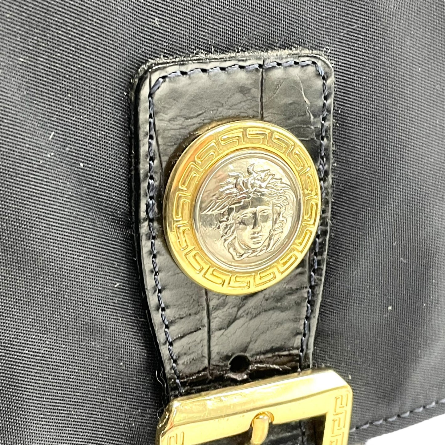 美品 GIANNNI VERSACE ジャンニヴェルサーチェ ショルダーバッグ ボストンバッグ メデューサ ブラック 黒 ナイロン×エンボスレザー ゴールド金具 ユニセックス A4