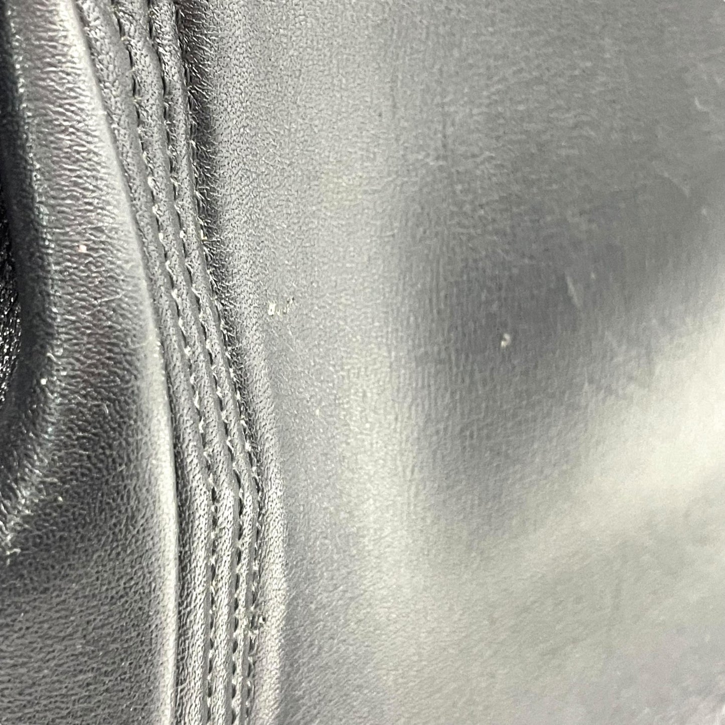 VALENTINO GARAVANI ヴァレンティノ ガラヴァーニ リュックサック バックパック フラップ付き 本革 レザー ブラック ロゴ メンズ レディース K5