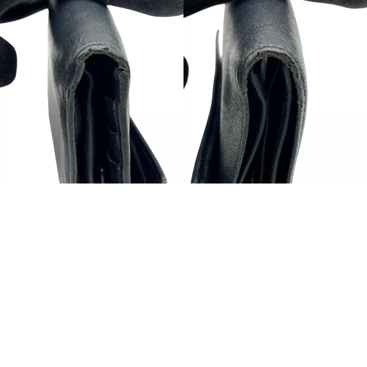 PRADA プラダ 三つ折り財布 コンパクトウォレット フラップ サフィアーノレザー ブラック 三角ロゴ トライアングルロゴ シルバー金具 メンズ レディース W3