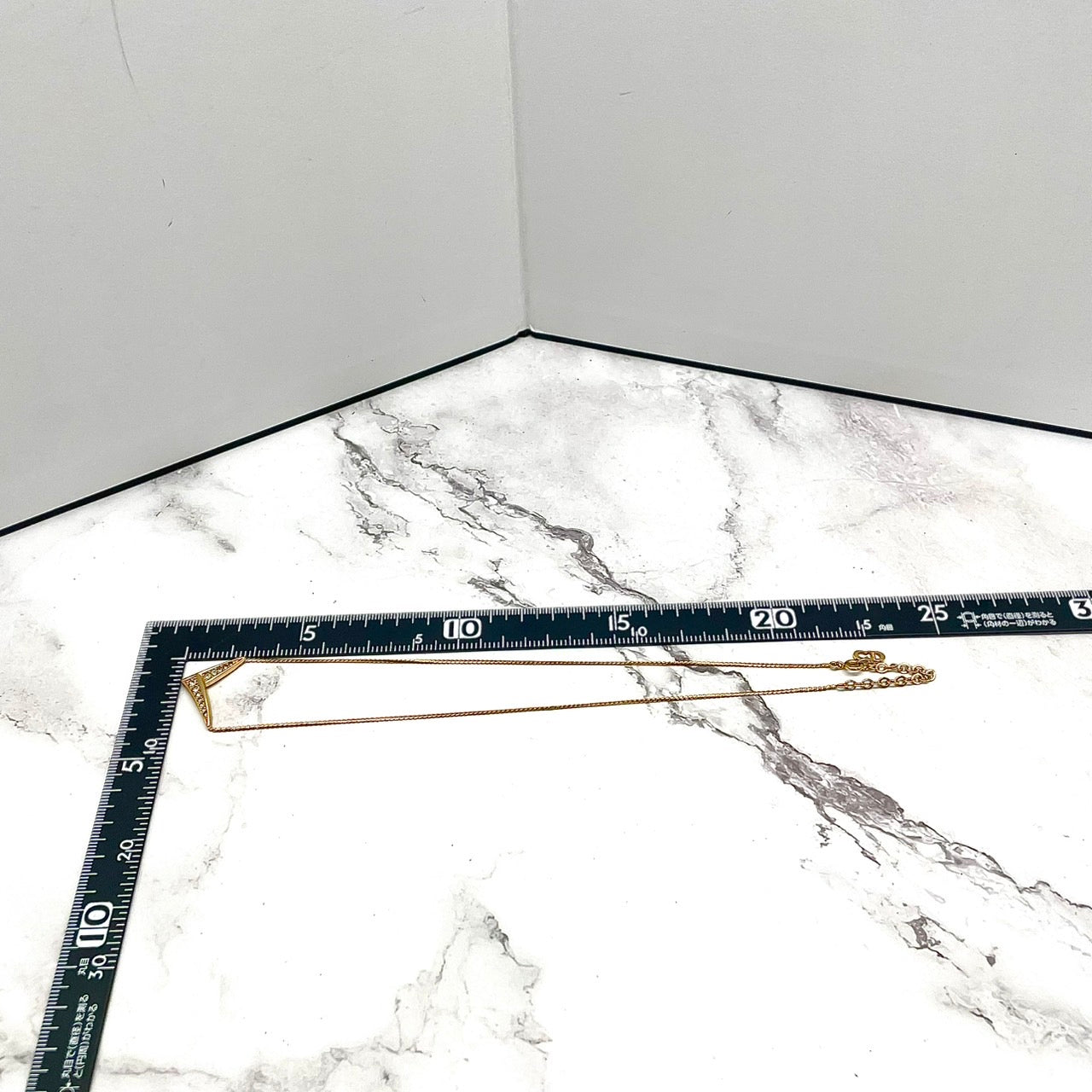 美品 Christian Dior クリスチャンディオール ネックレス ゴールドカラー ラインストーン クリスタルストーン V字デザイン CDロゴ アクセサリー ヴィンテージジュエリー レディース I3