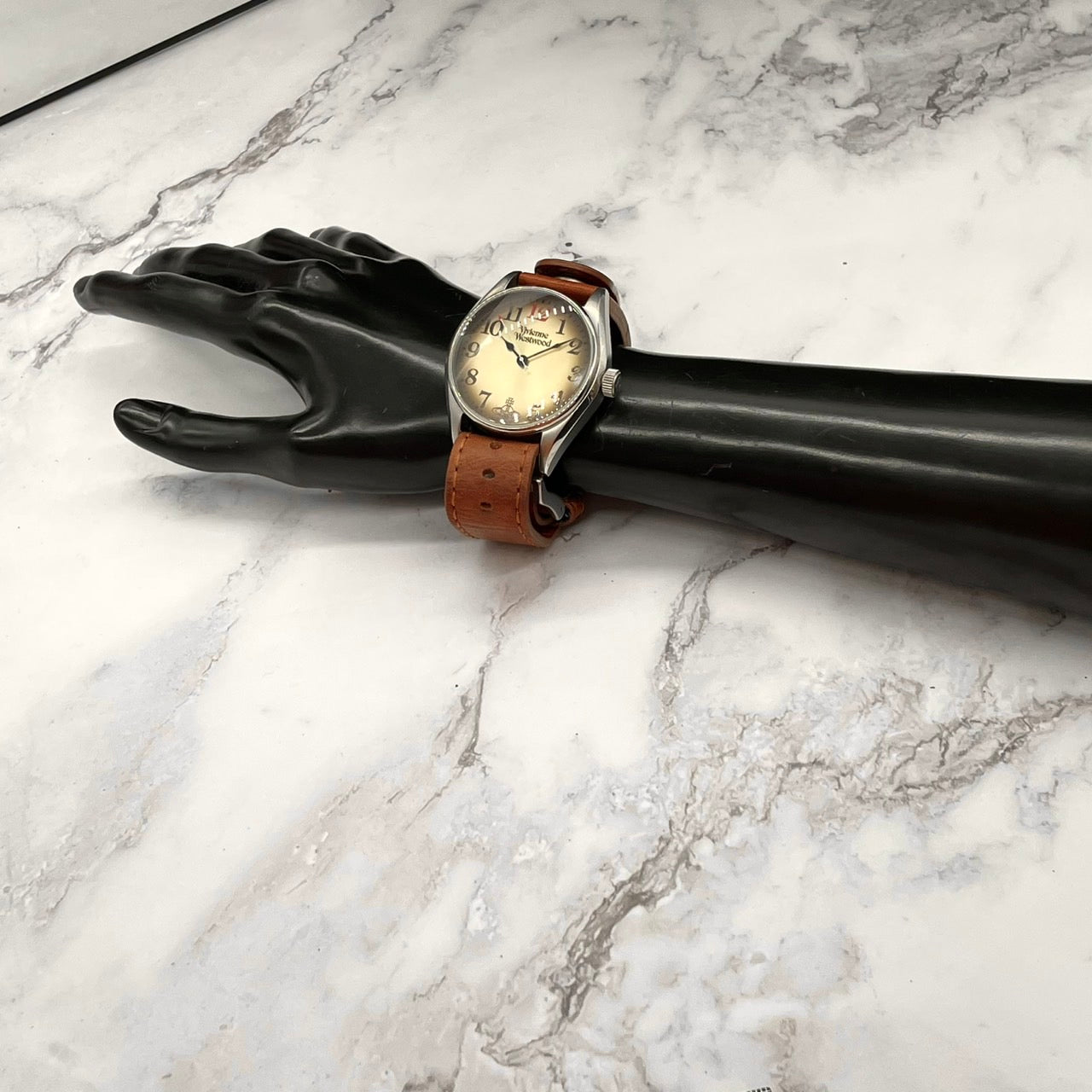 電池交換済/稼働ヴィヴィアンウエストウッド 腕時計 メンズ ゴールド文字盤 レザーベルト ブラウン オーブ アナログ クオーツ クラシック ヴィンテージ Vivienne Westwood VV012TN ヘリテージ G3