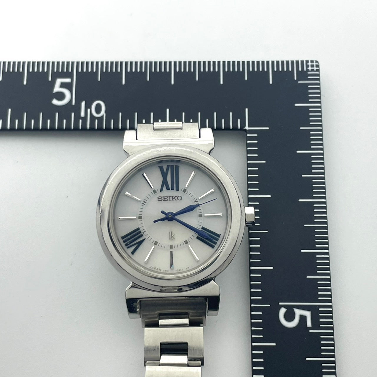 【稼働品】セイコー ルキア 人気モデル 腕時計 3B51-0AJ0 電波ソーラー レディース アナログ シルバー 白文字盤 ローマ数字 ブルー針 クール エレガント ビジネス オフィス 高機能 洗練デザイン スタイリッシュ クリーニング済 G5