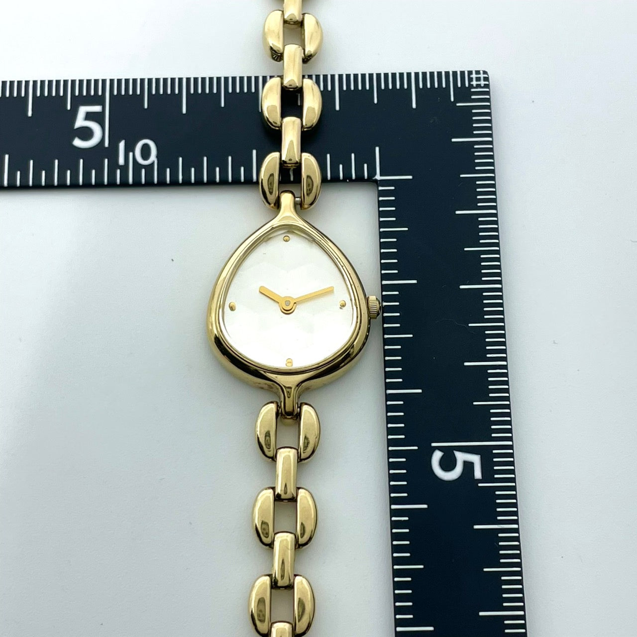 【電池交換済】POLA ポーラ MY FAIR LADY 腕時計 レディース ゴールド ティアドロップ カットガラス ブレスレットウォッチ ドレスウォッチ エレガント フェミニン ジュエリーウォッチ アクセサリー感覚 人気モデル クリーニング済み G2