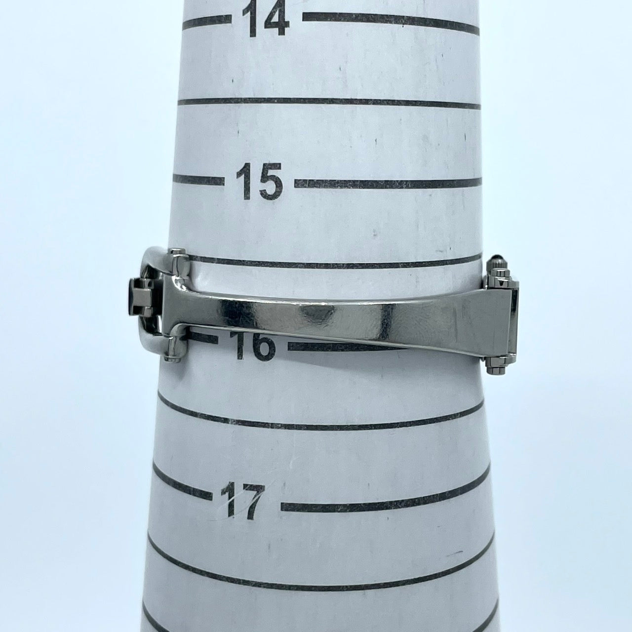 【電池交換済/美品】グッチ 腕時計 1500L レディースウォッチ スクエア 黒文字盤 クォーツ バングルウォッチ ブレスレット エレガント ドレスウォッチ クラシック スイス製 GUCCI アイコニックモデル クリーニング済 G