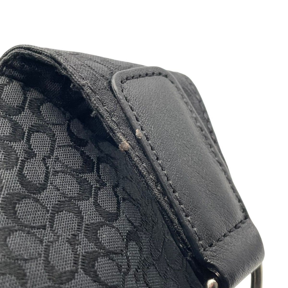 COACH コーチ アクセサリーポーチ ミニバッグ キャンバス レザー ブラック 黒 シグネチャー ハンドバッグ ポーチ 小物入れ レディース エレガント 上品 デイリー お出かけ サブバッグ コンパクト 良品 人気 鞄 カバン S84