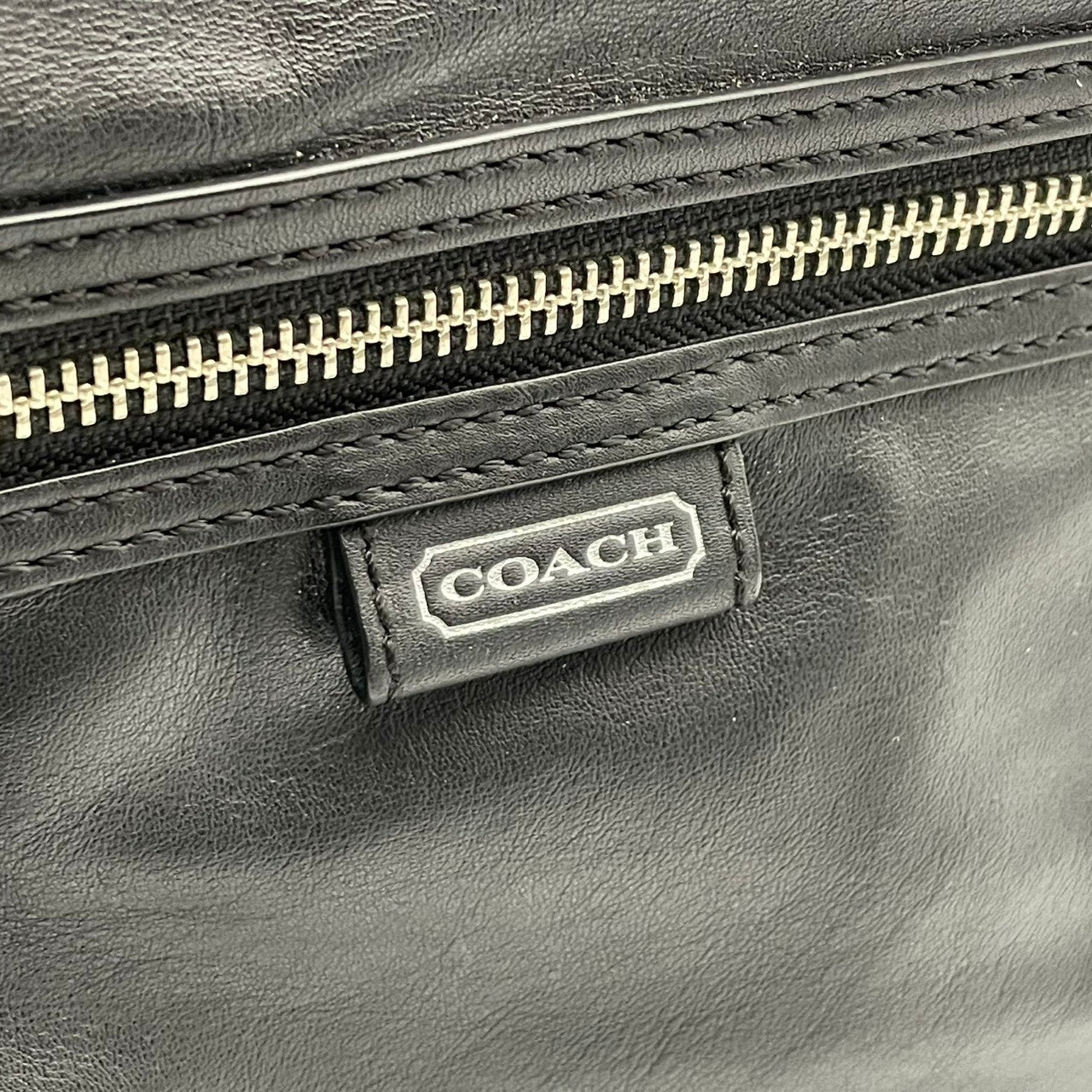 美品 COACH コーチ トートバッグ ビジネスバッグ ビジネストート レザー ブラック 黒 シルバー金具 牛革 大容量 A4収納 フロントポケット スタッズ レディース 通勤 普段使い ハンドバッグ ショルダー ジップ F28373 U2