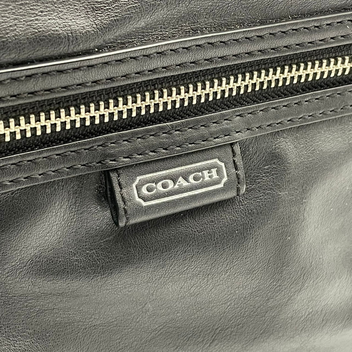 美品 COACH コーチ トートバッグ ビジネスバッグ ビジネストート レザー ブラック 黒 シルバー金具 牛革 大容量 A4収納 フロントポケット スタッズ レディース 通勤 普段使い ハンドバッグ ショルダー ジップ F28373 U2