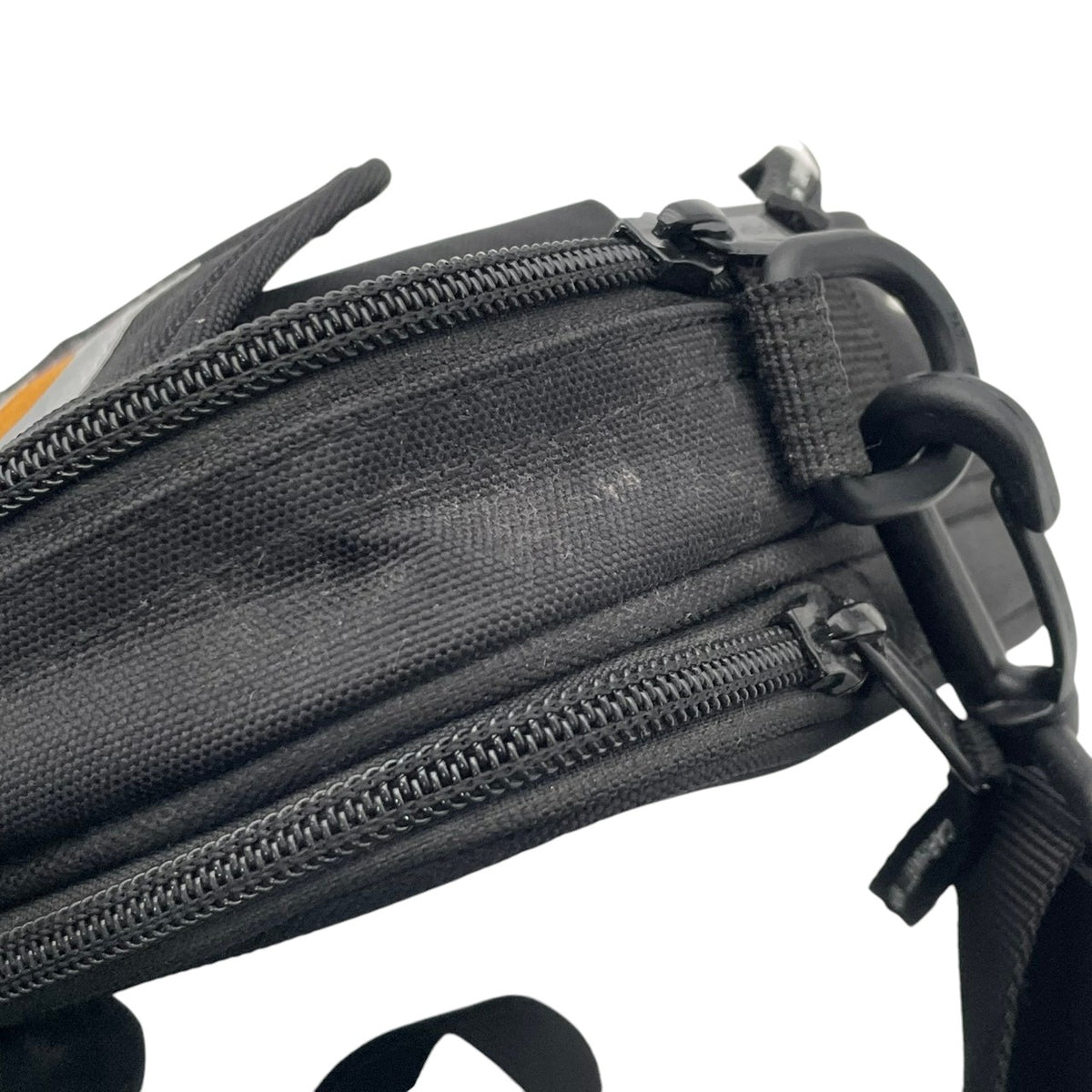 美品 Carhartt WIP カーハート Essentials Bag Small ショルダーバッグ ナイロン ブラック 黒 ユニセックス コンパクト 軽量 カジュアル ストリート デイリー 通勤 お出かけ ミニバッグ 人気 定番 s12