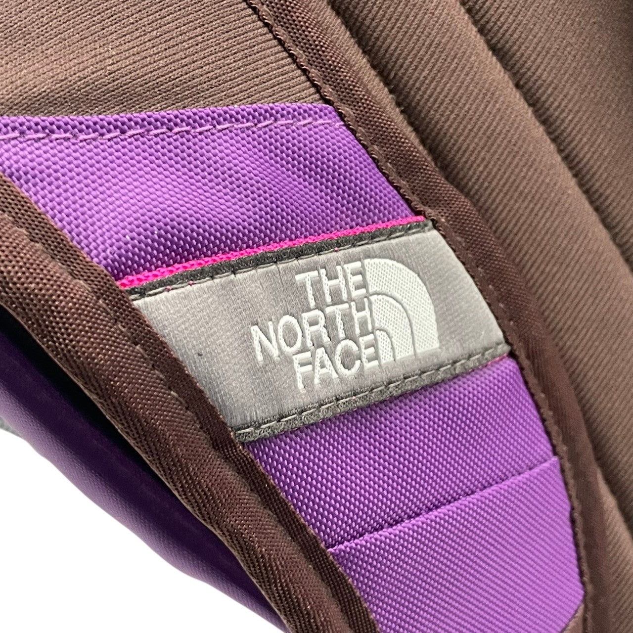 美品 THE NORTH FACE ノースフェイス 大型リュック デイパック ナイロン パープル×ブラウン レディース 大容量 アウトドア 登山 トレッキング 通学 旅行 チェストベルト 腰ベルト付き カジュアル ビンテージ s7