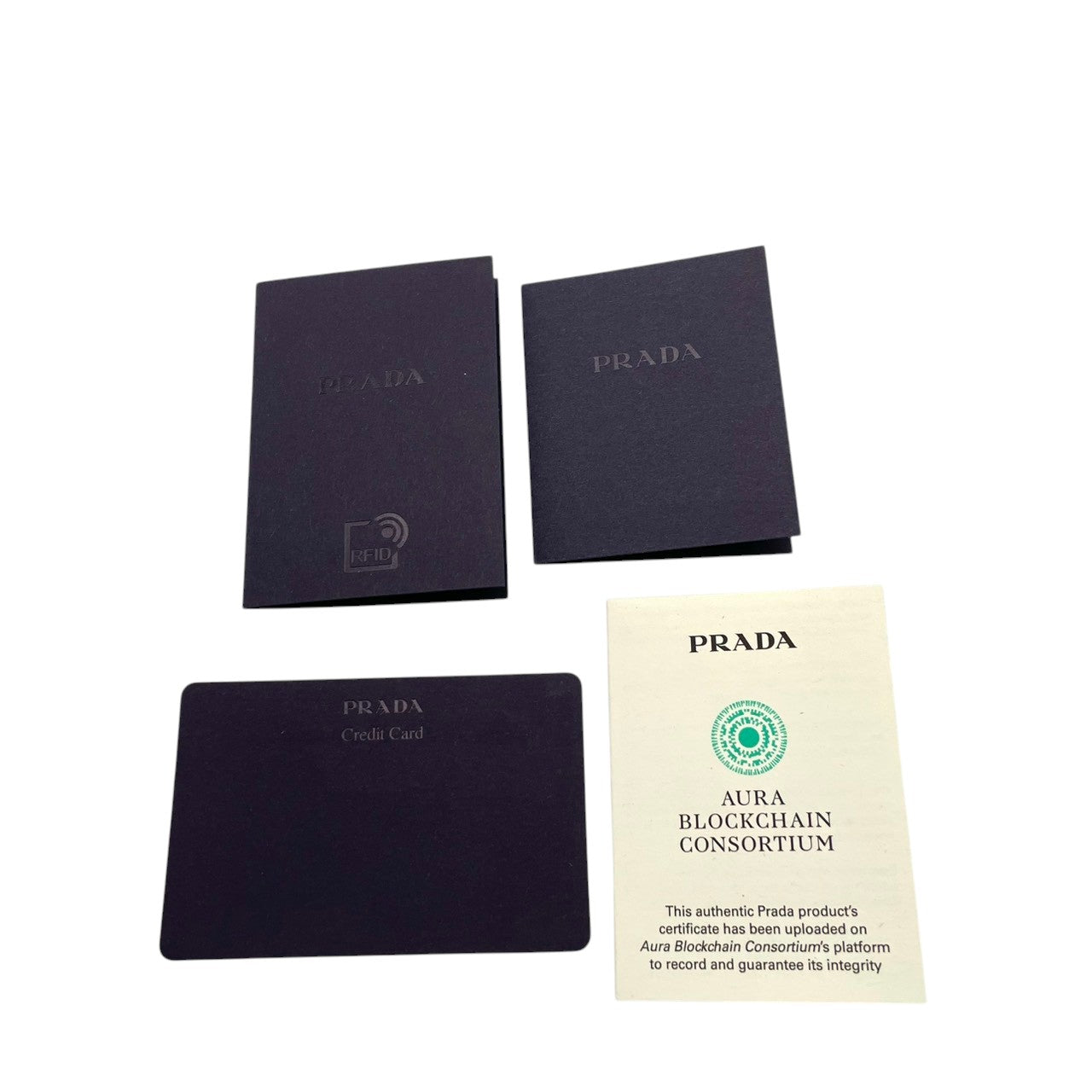 【良品】プラダ サフィアーノ 二つ折り財布 L字ファスナー コンパクト財布 ミニ財布 ベージュ レザー ロゴプレート レディース 人気 定番 ブランド ビジネス カジュアル 上品 エレガント 大人可愛い おしゃれ 贈り物 ギフト プレゼント デイリー W4
