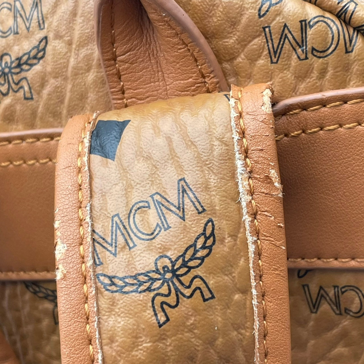 良品 MCM エムシーエム Stark スターク バックパック リュック キャメルブラウン Visetos ヴィセトス モノグラム コーティングキャンバス レザー ゴールド金具 ロゴプレート 総柄 フロントポケット レディース メンズ デイパック S95