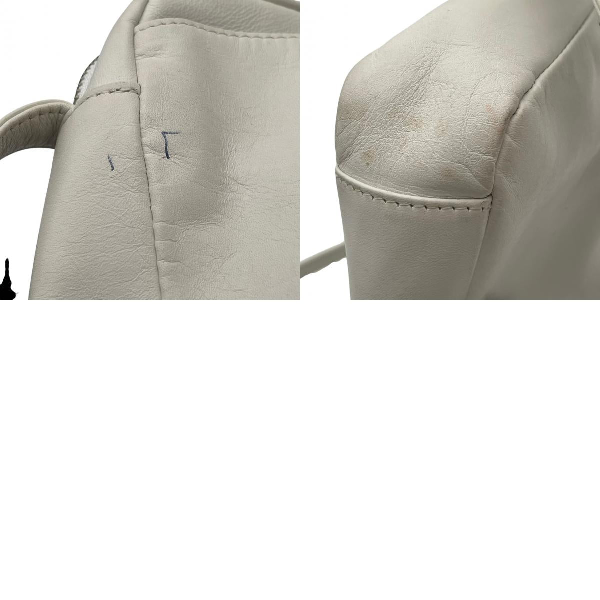 良品 agnes b. アニエスベー VOYAGE ボヤージュ ショルダーバッグ シルバー アイボリー スクエア レザー 合成素材 日本製 MADE IN JAPAN 斜め掛け クロスボディ 長さ調節可能 ファスナー レディース S22