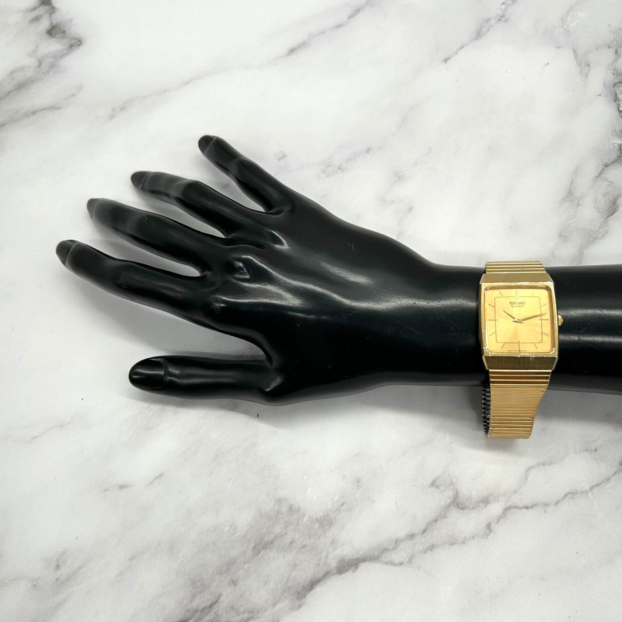 【稼働品】seiko セイコー 腕時計 6530-5760 ゴールド スクエア クオーツ ビンテージ メンズ レディース ユニセックス アナログ ドレスウォッチ エレガント 薄型 クラシック レトロ 金色 クリーニング済み i2