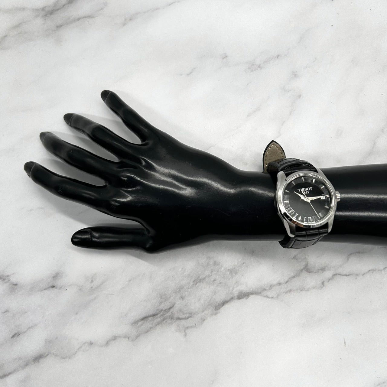 Authentic Tissot Couturier T035210A Unisex Watch Quartz Date Black Dial Leather