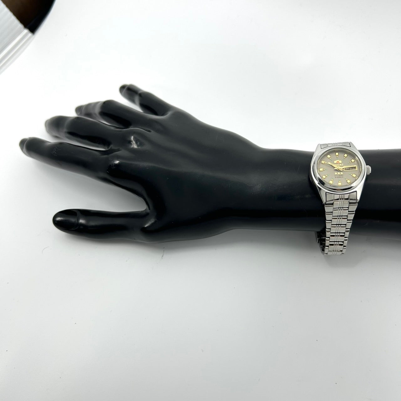 【稼働品】ORIENT オリエント 腕時計 レディース Crystal スリースター 自動巻き 21石 デイデイト アナログ グレー文字盤 シルバー ビンテージ クラシック レトロ エレガント アンティークウォッチ クリーニング済み G1