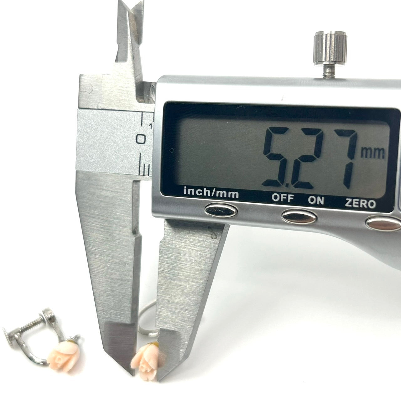 アンティーク調 薔薇モチーフ バラ 本珊瑚イヤリング シルバー金具 彫刻細工 コーラルローズ 上品 ヴィンテージ アクセサリー レディース I9