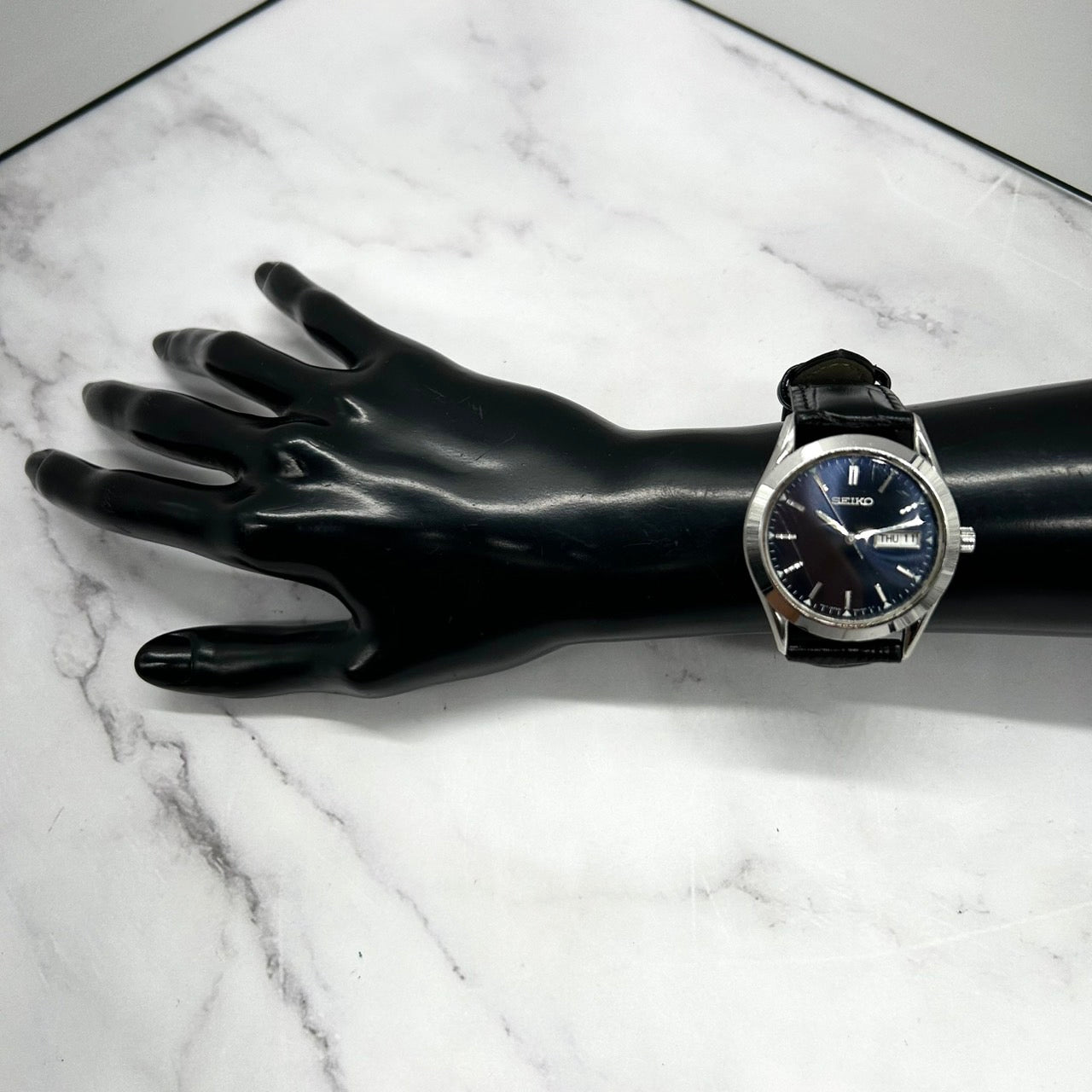 【新品ベルト(社外品)/電池交換済/稼働品】SEIKO セイコー メンズ 7N43-9070 デイデイト 曜日 日付 ネイビー文字盤 シルバー ブラックレザー クオーツ アナログ クラシック ビジネス ドレスウォッチ スタイリッシュ クリーニング済 G6