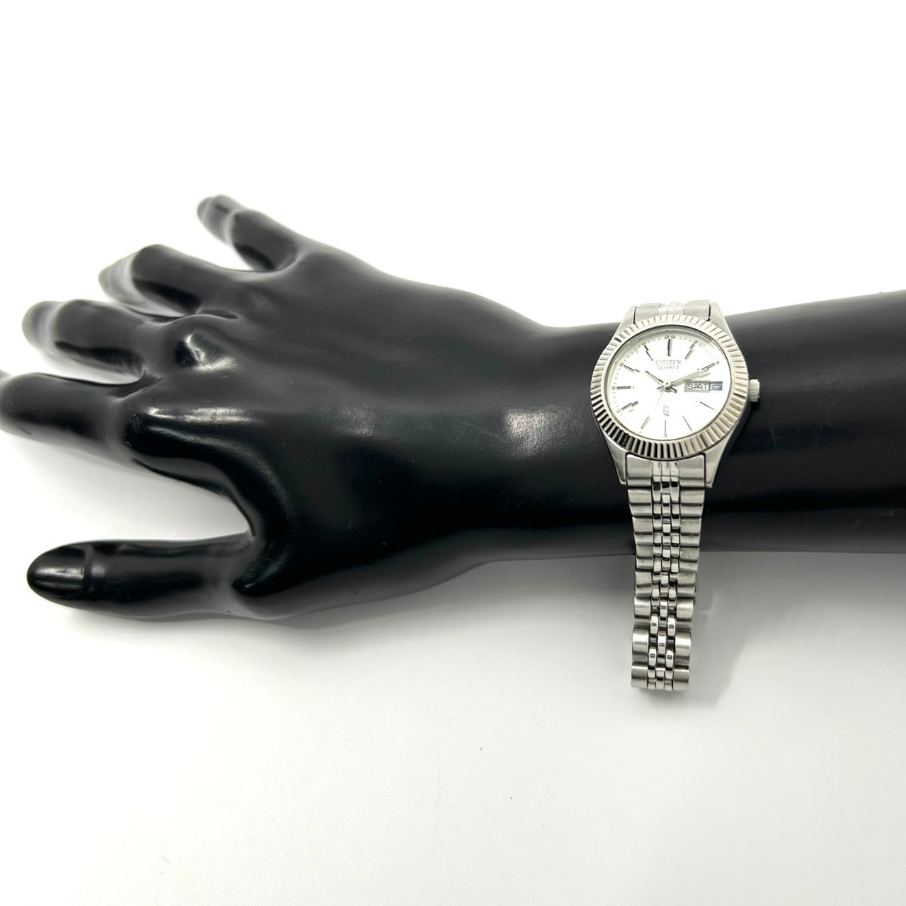 【電池交換済】 citizen シチズン クオーツ 腕時計 カットガラス 6000-K09338 デイデイト メンズ レディース ユニセックス アナログ シルバー ステンレス ラウンド クラシック ビンテージ エレガント ドレスウォッチ ビジネス G5