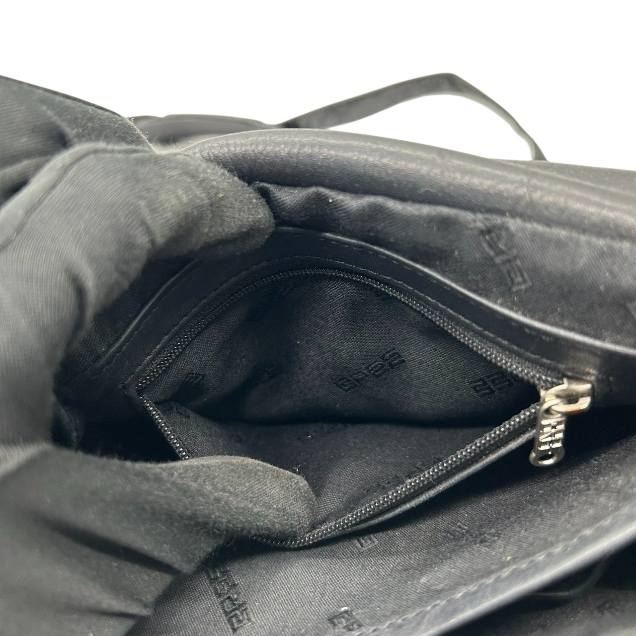 BREE ブリー ショルダーバッグ レザー 本革 ブラック 黒 フラップ式 メンズ レディース ユニセックス 斜め掛け クロスボディ ヴィンテージ クラシック ドイツブランド シンプルデザイン 高品質 クリーニング済み s41