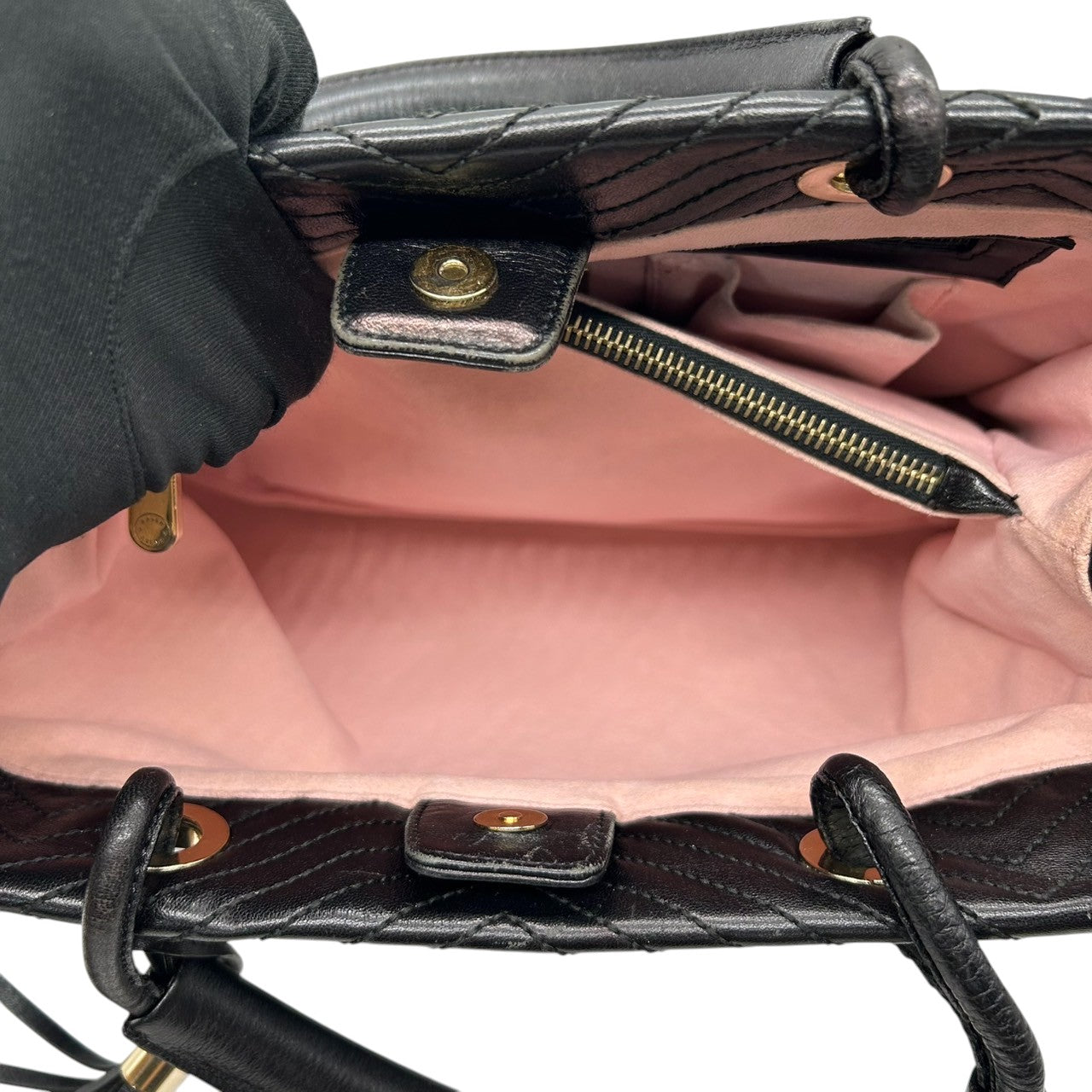 バリー BALLY ハンドバッグ トートバッグ キルティング 幾何学模様 レザー 本革 ブラック 黒 ロゴ金具 タッセルチャーム付き レディース エレガント クラシック フォーマル ビジネス 通勤 自立可 クリーニング済み s53