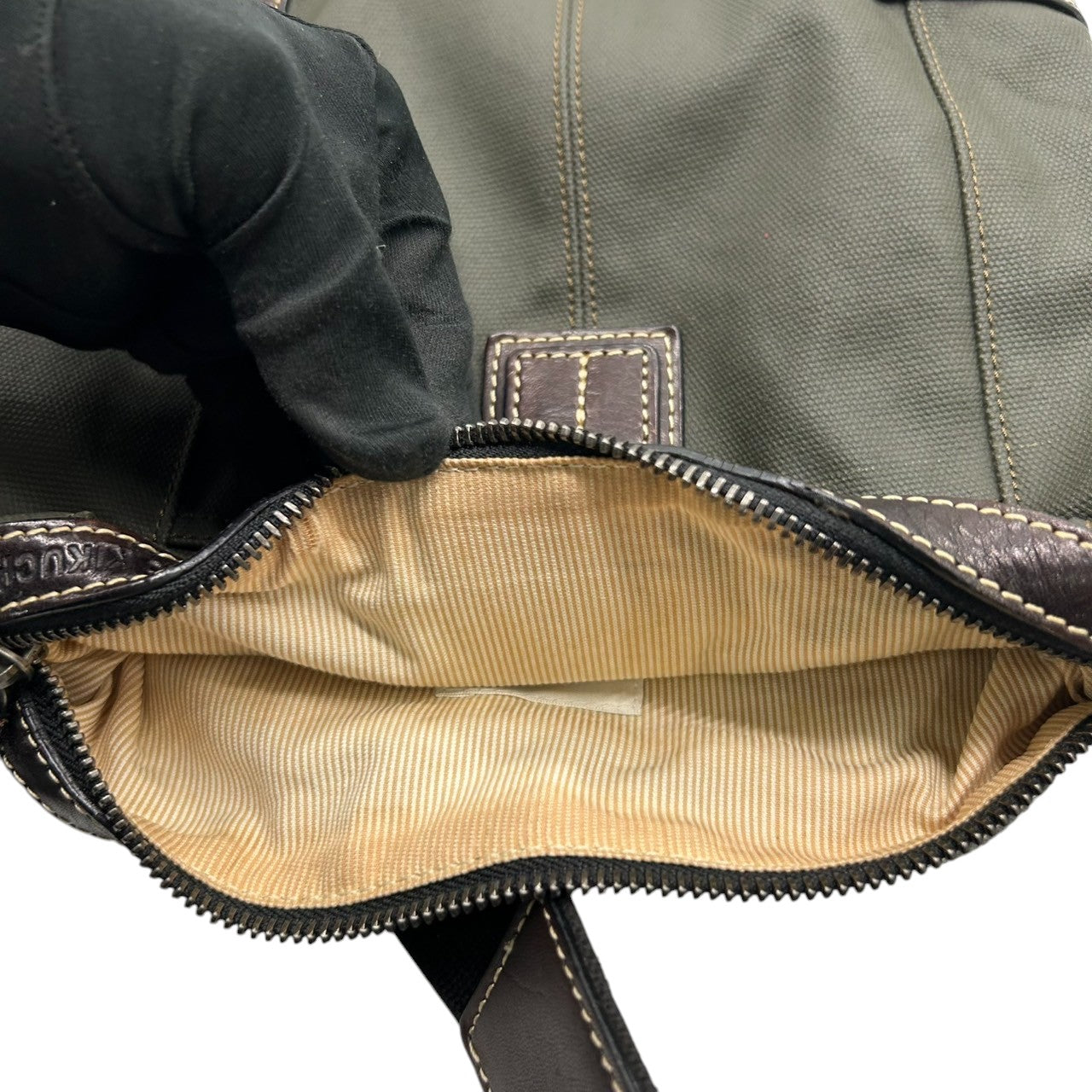 【美品】タケオキクチ TAKEO KIKUCHI ショルダーバッグ ナイロン レザー モスグリーン ブラウン メンズ 斜め掛け ACE社製 軽量 カジュアル ビジネス 通勤 通学 スタイリッシュ 機能的 クリーニング済み s39