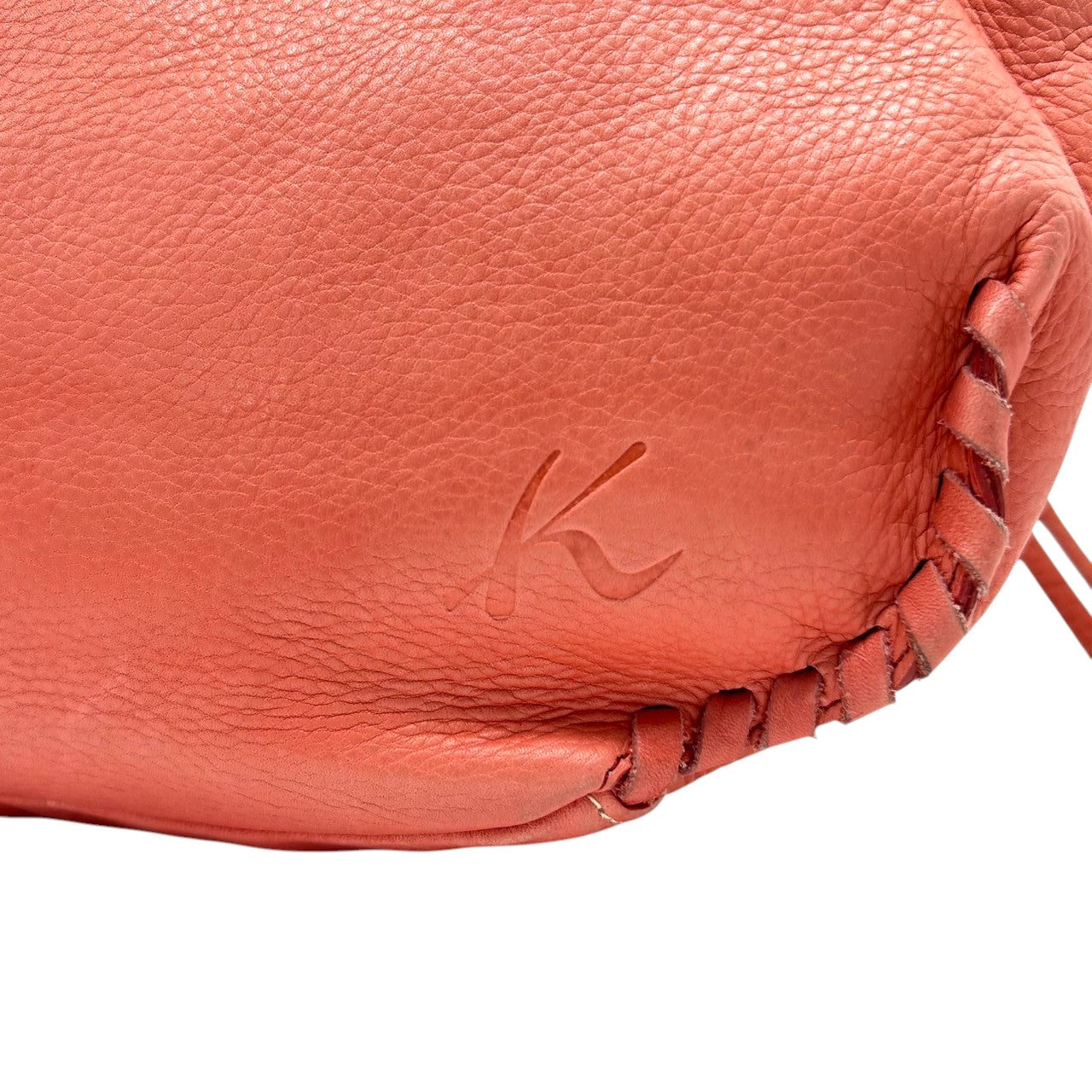 【美品】キタムラ Kitamura ハンドバッグ トートバッグ ワンショルダー Kロゴ 本革 レザー シボ革 ピンク コーラル系 ゴールド金具 レディース フェミニン エレガント 上品 お出かけ デイリーユース 人気モデル クリーニング済み s25