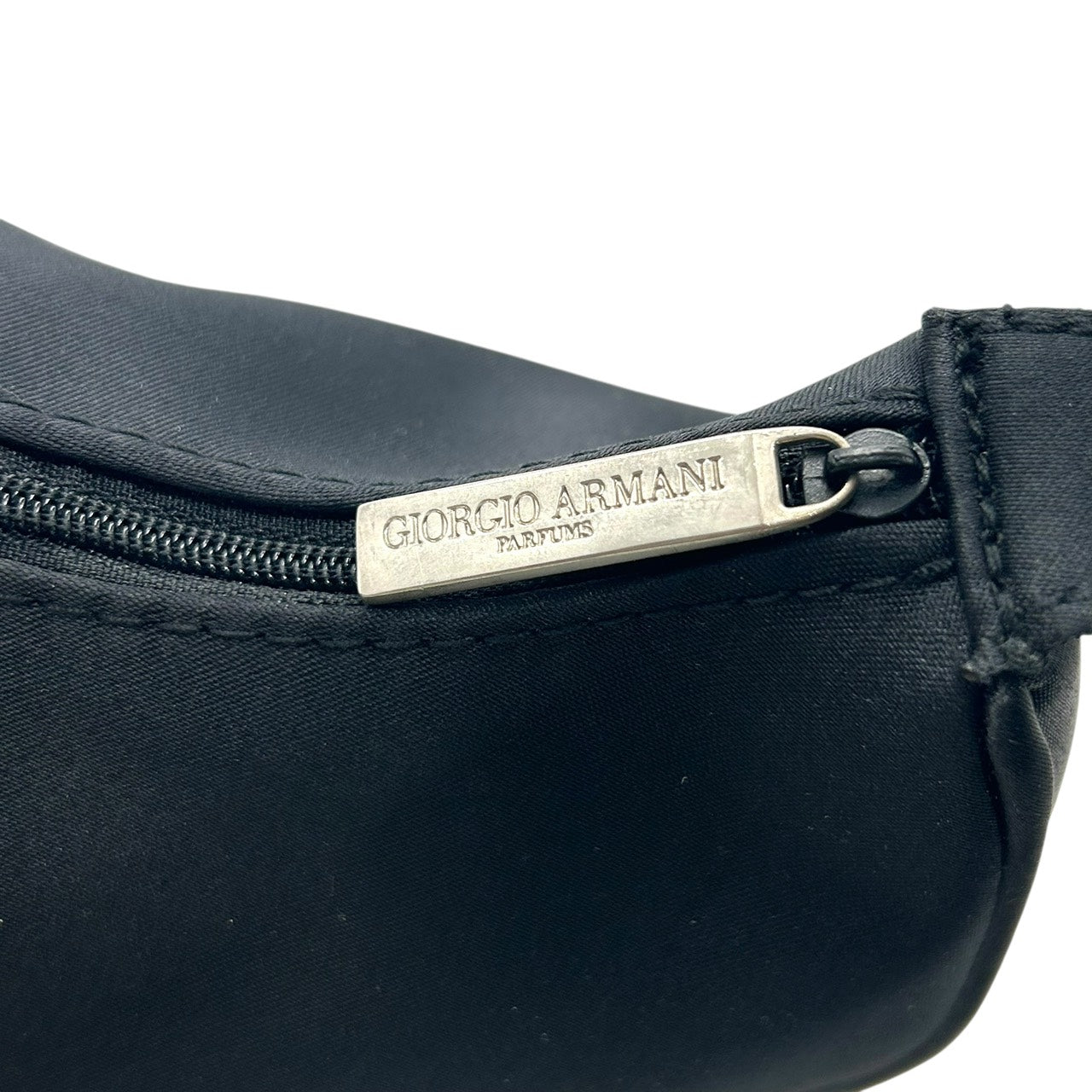 新品同様 ジョルジオアルマーニ GIORGIO ARMANI ホーボーバッグ ナイロン ワンショルダー ハンドバッグ 黒 ブラック シルバー金具 S55