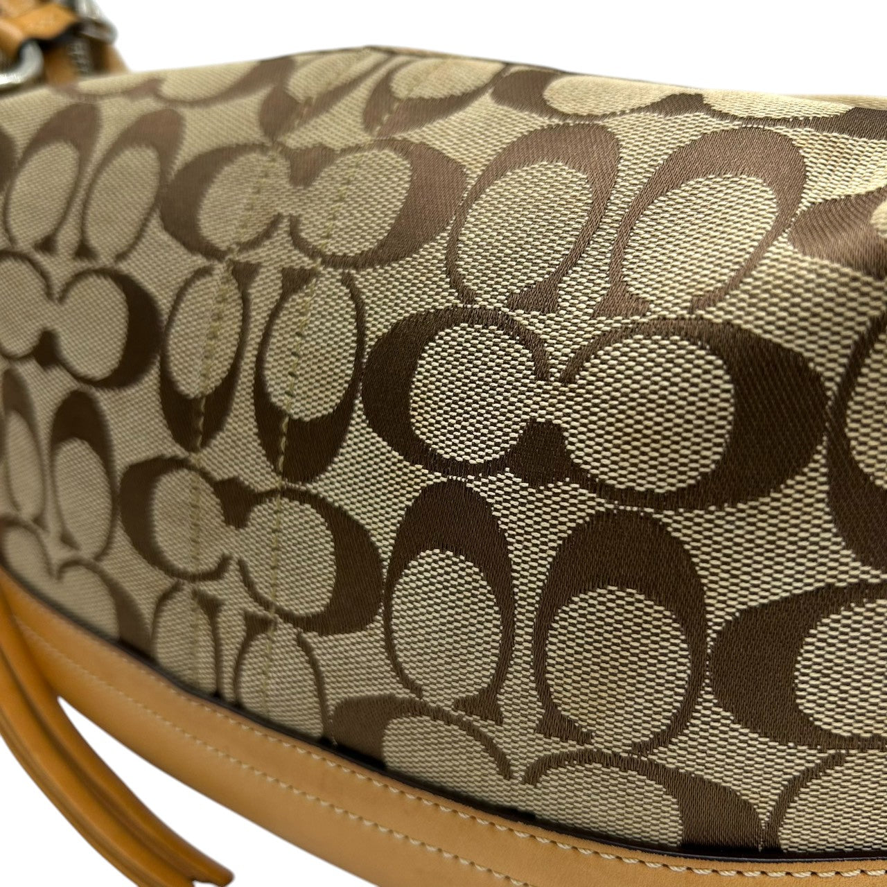 【COACH】コーチ ハンドバッグ ワンショルダーバッグ 9363P シグネチャー キャンバス レザー ブラウン ベージュ系 自立可 レディース クラシックデザイン タッセルチャーム付き 定番人気モデル クリーニング済み s99