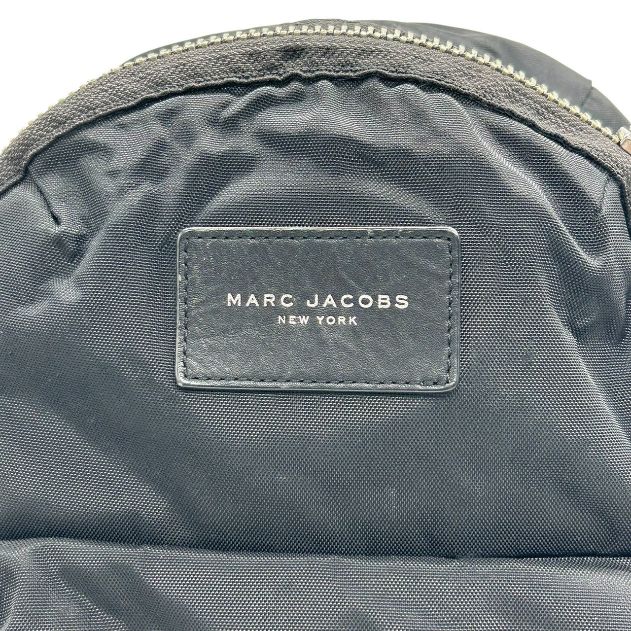 【美品】MARC JACOBS マークジェイコブス ナイロンバイカー バックパック M0008296 リュックサック A4収納可 ブラック 黒 多機能 軽量 メンズ レディース ユニセックス 通勤通学 人気モデル クリーニング済み s51