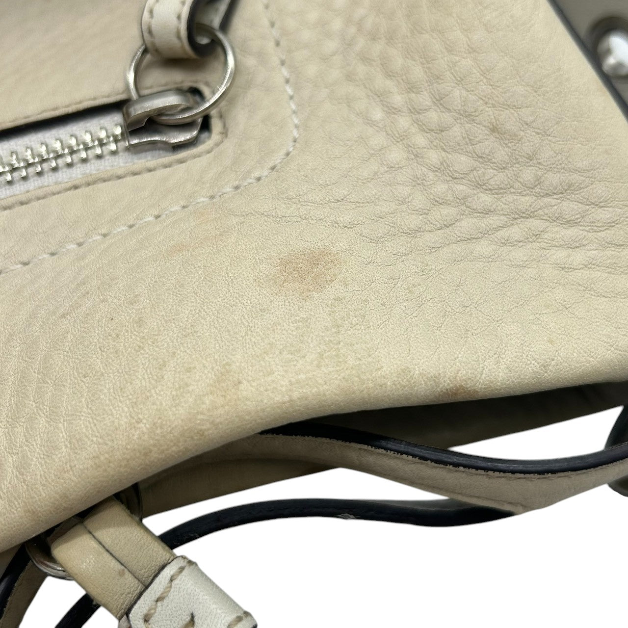 COACH コーチ ショルダーバッグ ワンショルダー ホーボーバッグ 1429 本革 ペブルドレザー アイボリー オフホワイト系 シルバー金具 タッセルチャーム付き レディース エレガント カジュアル 人気モデル クリーニング済み s45