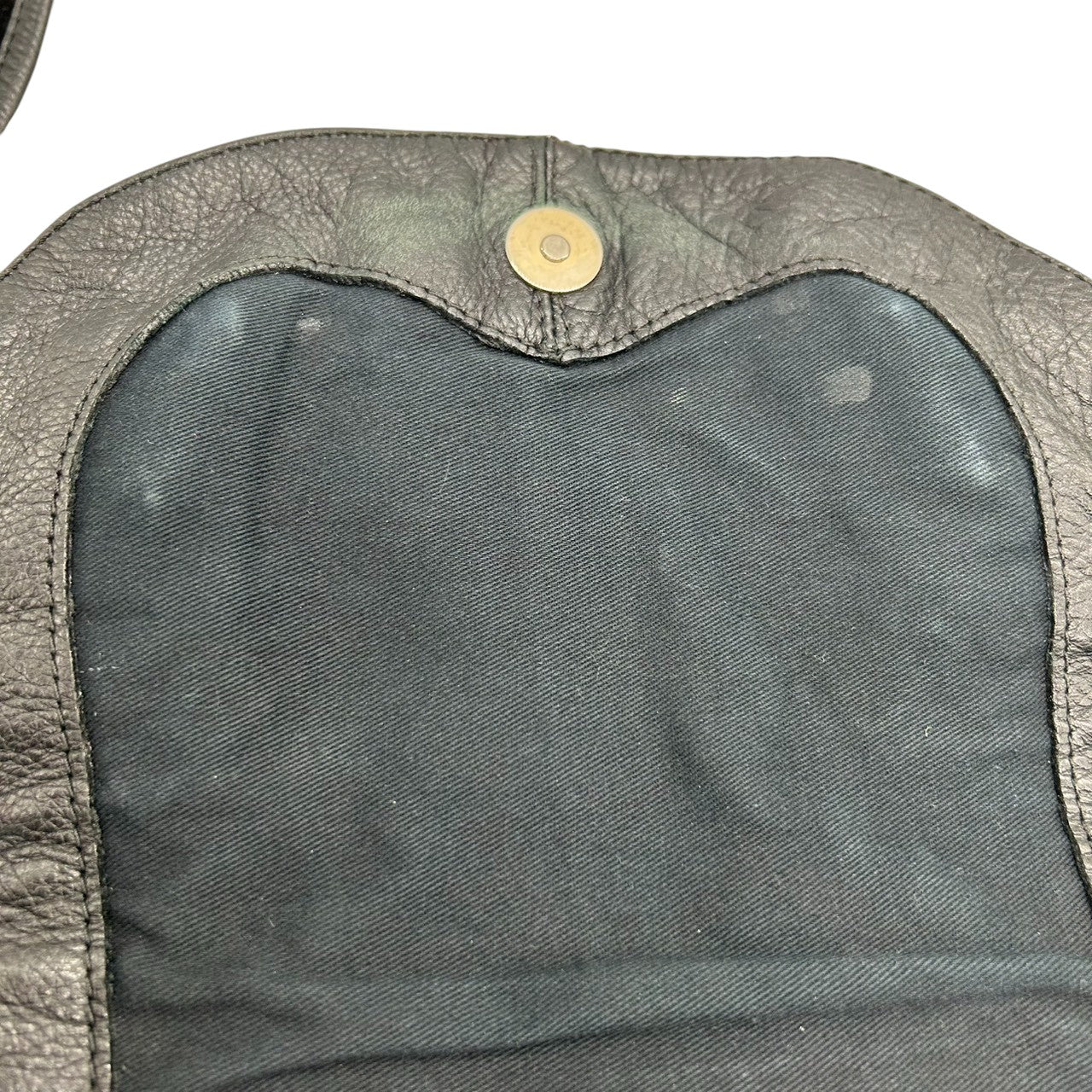 【SEE BY CHLOE】シーバイクロエ ショルダーバッグ クロスボディ 斜め掛け可 フラップ 本革 レザー ブラック 黒 ゴールドジッパーデザイン レディース カジュアル モード エレガント 人気モデル クリーニング済み s54