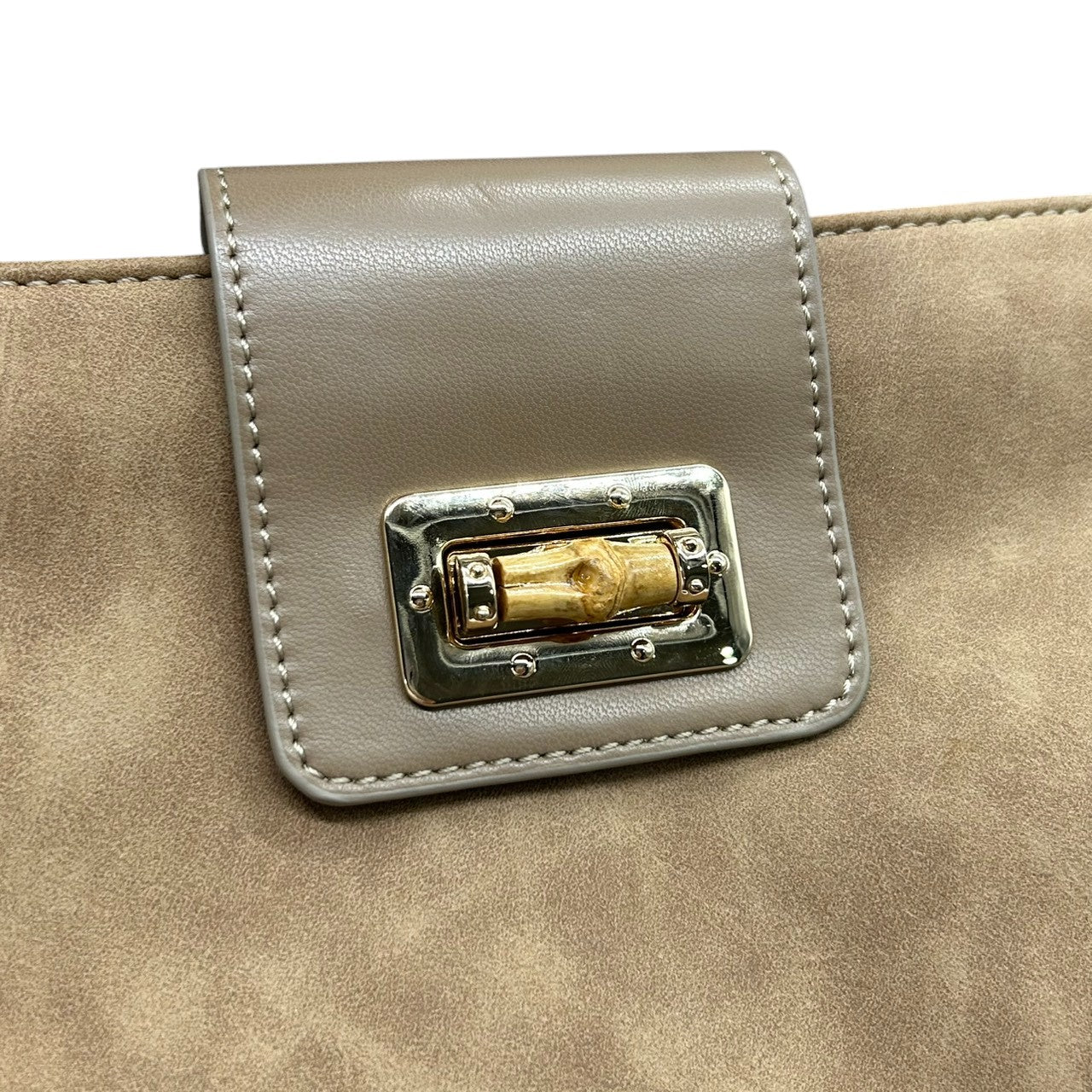 【美品】PAPILLONNER パピヨネ 2WAY クラッチバッグ ショルダーバッグ ハンドバッグ 斜め掛け可 レザー スエード ベージュ系 バンブー ターンロック レディース エレガント スタイリッシュ 人気モデル クリーニング済み s54