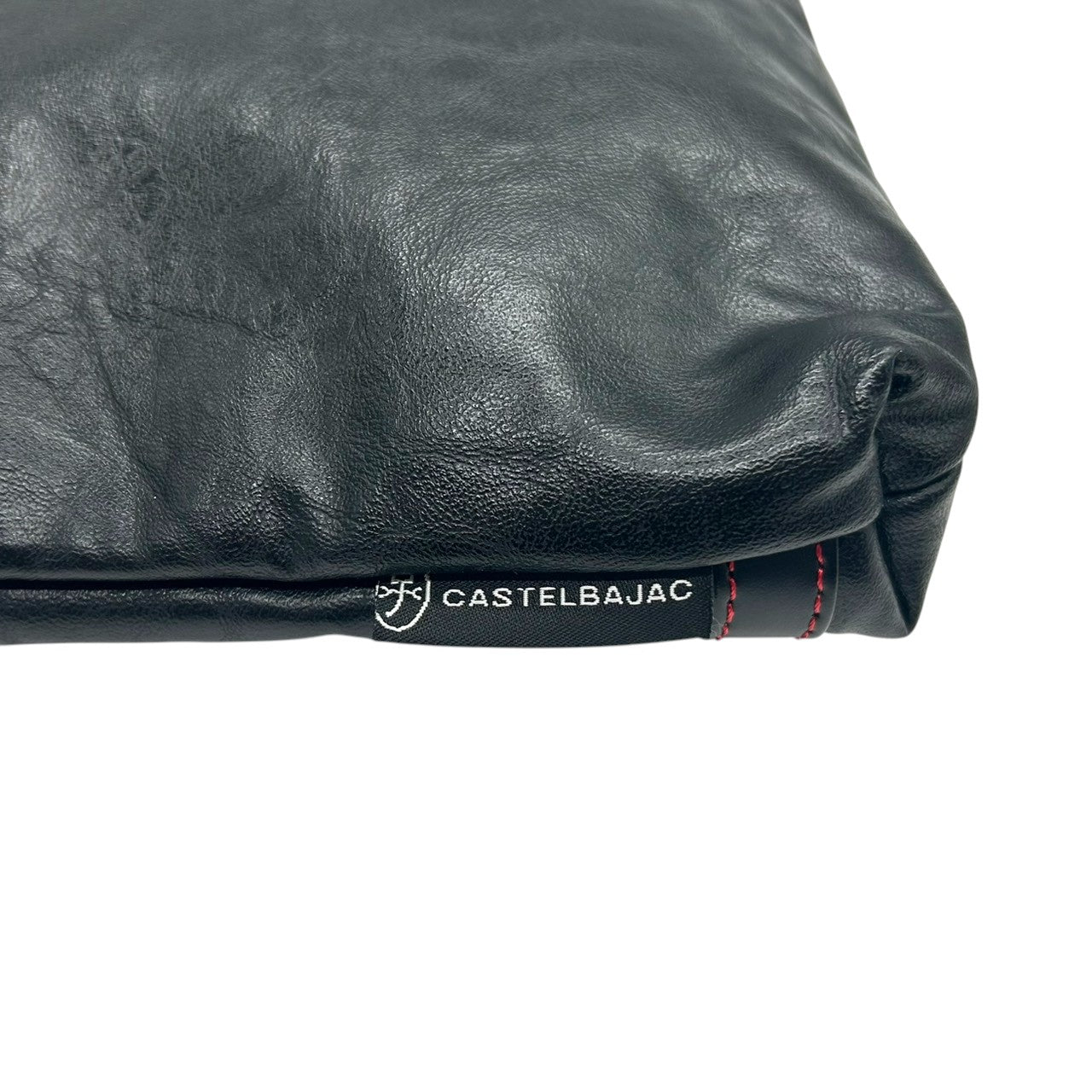【美品】カステルバジャック ショルダーバッグ ポシェット レザー 本革 ブラック レッドステッチ ロゴ 型押し メンズ レディース ユニセックス 斜め掛け可 コンパクト 軽量 ミニショルダー カジュアル クリーニング済み 61153 U8