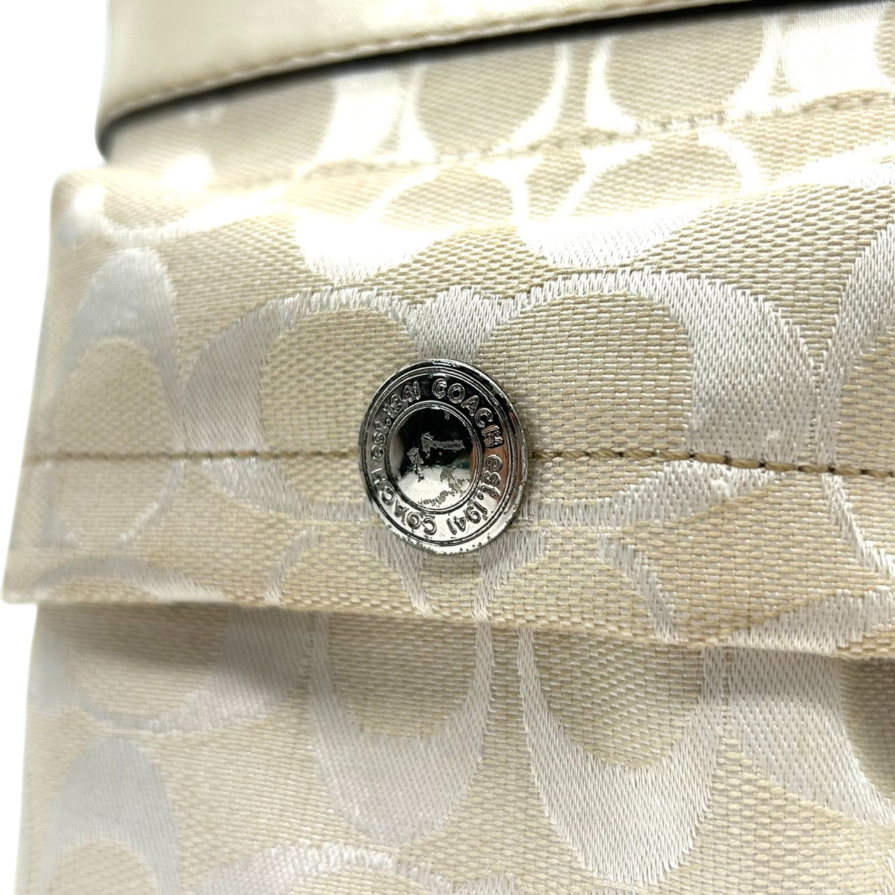 コーチ ショルダーバッグ シグネチャー キャンバス レザー 6442 アイボリー 斜め掛け可 ポシェット サコッシュ ミニショルダー コンパクト 軽量 レディース カジュアル シンプルデザイン クリーニング済み E2