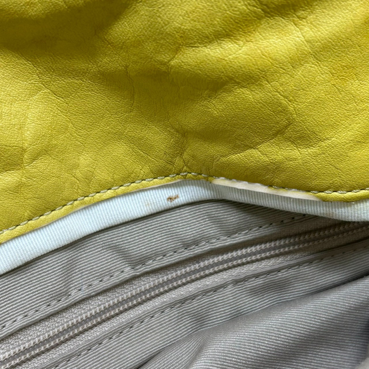 コーチ ハンドバッグ ブルック 13437 レザー 本革 イエロー がま口 キスロック ワンショルダー 大容量 レディース チャーム付き ギャザーデザイン フェミニン エレガント COACH ホーボーバッグ ゴールド金具 クリーニング済み s40