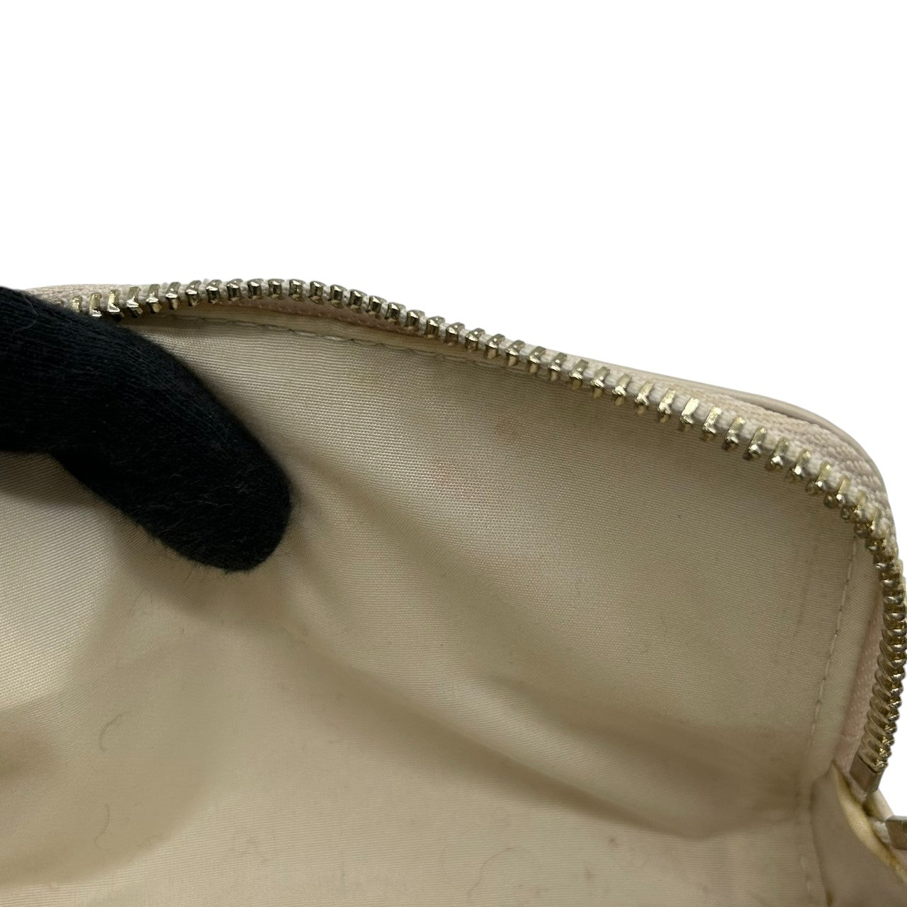 【美品】トミーヒルフィガー ショルダーバッグ レザー 本革 ホワイト THロゴ カメラバッグ ポシェット 斜め掛け可 レディース コンパクト ミニショルダー ゴールド金具 カジュアル スポーティー デイリーユース ワイドストラップ クリーニング済み s21