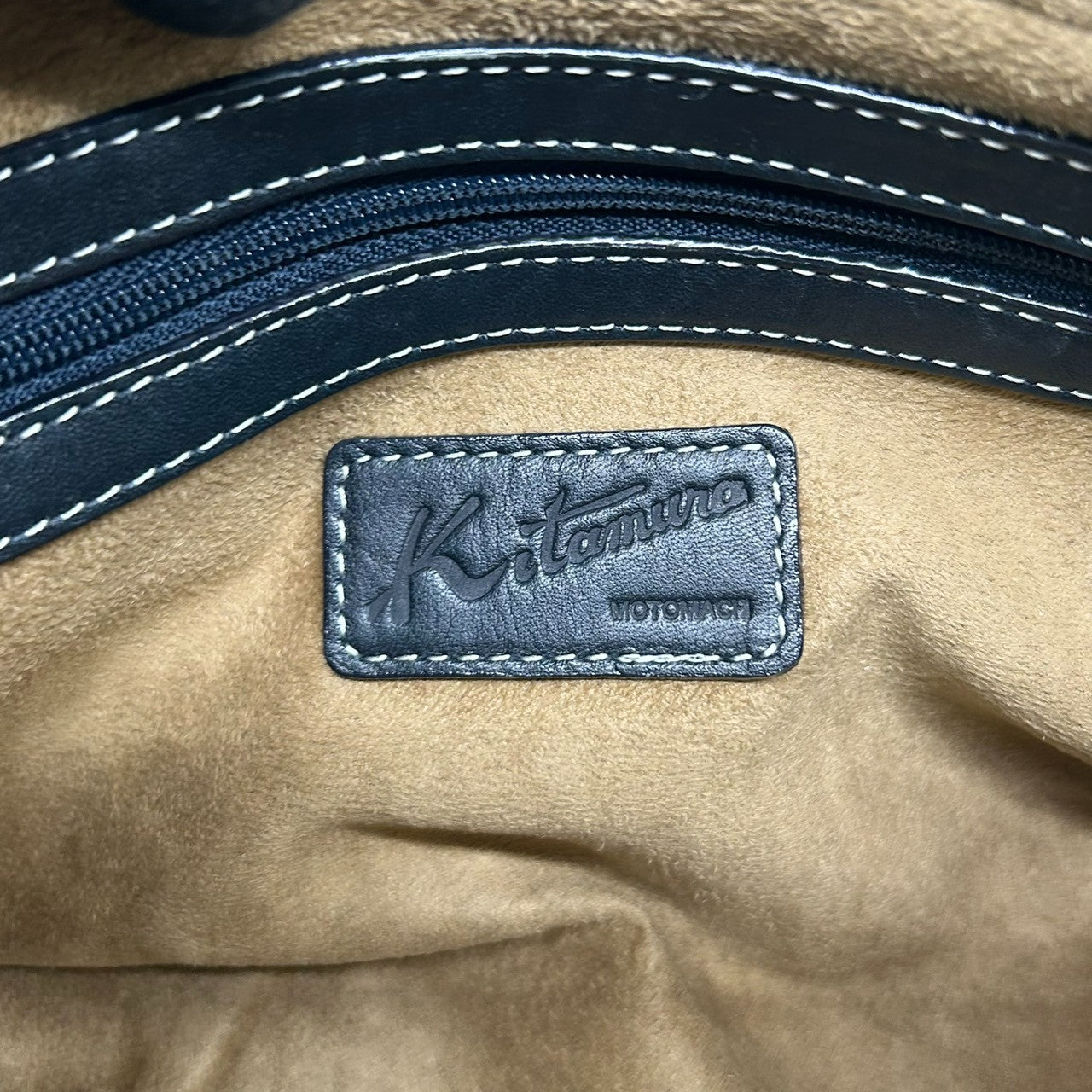 【美品】Kitamura キタムラ ハンドバッグ ショルダーバッグ ワンショルダー レザー Kロゴ ステッチ ネイビー 紺 シルバー金具 レディース エレガント 上品 フォーマル カジュアル 通勤 自立可 G3