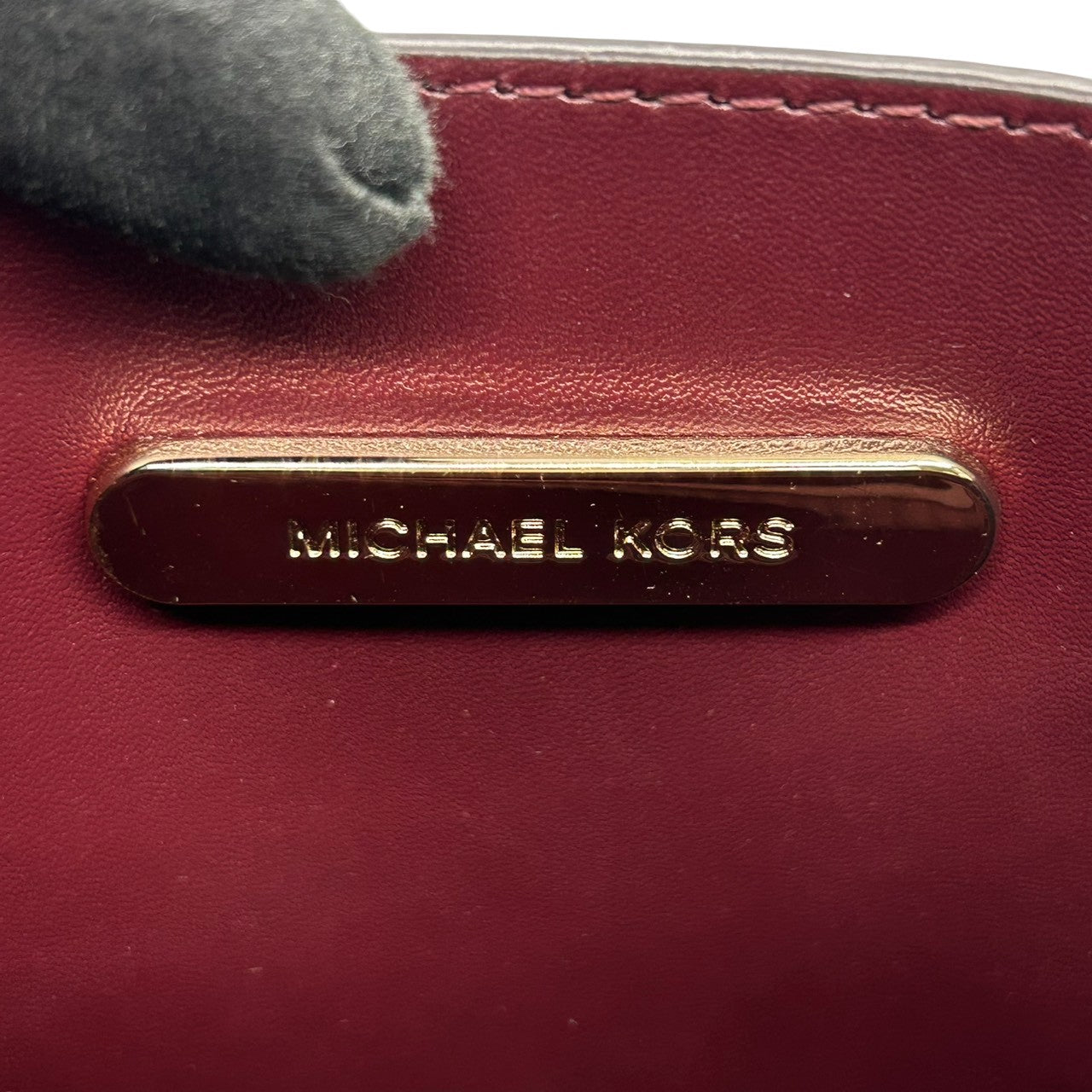 【極美品/未使用級】マイケルコース 2WAY ハンドバッグ ショルダーバッグ レザー ボルドー レッド系 レディース MKチャーム 斜め掛け可 自立可 MICHAEL KORS サッチェルバッグ エレガント コンパクト E10