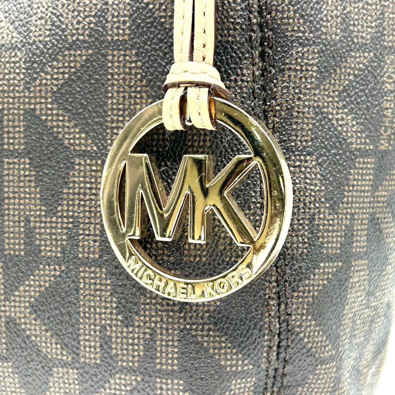 マイケルコース シグネチャー ワンショルダーバッグ PVC レザー ブラウン ゴールドチェーン MKチャーム 肩掛け レディース MICHAEL KORS ホーボーバッグ エレガント 通勤通学 フェミニン 人気モデル E10