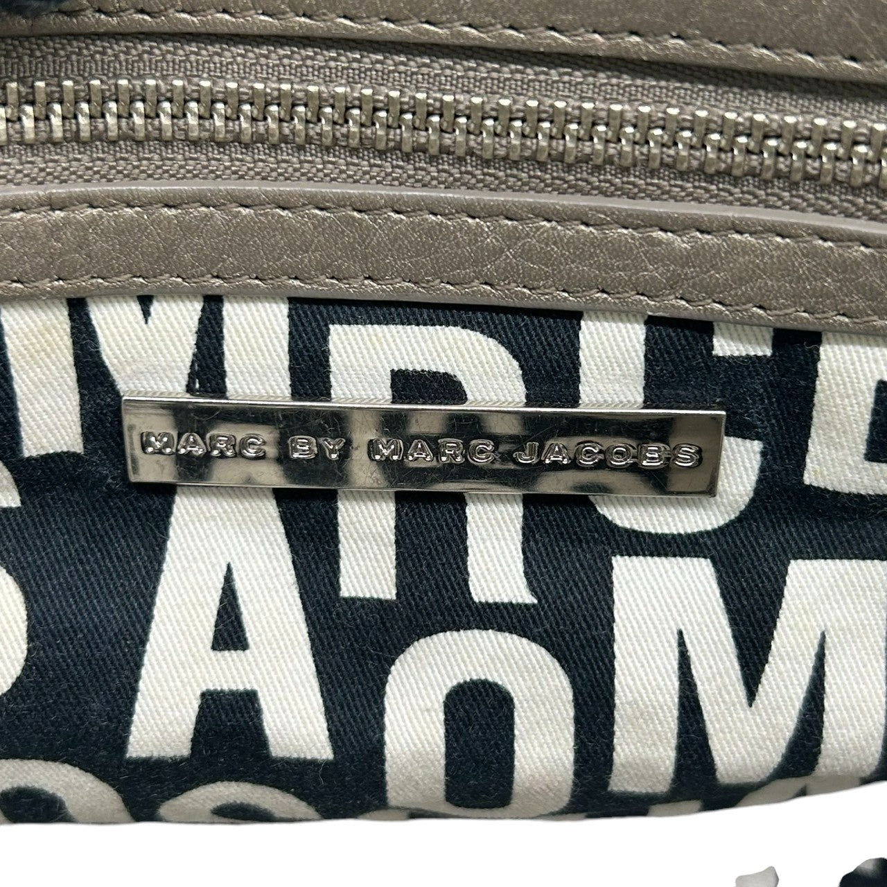 マークバイマークジェイコブス レザー ハンドバッグ ショルダーバッグ メタリックブロンズ 本革 レディース 肩掛け ワンショルダー ターンロック 大容量 通勤通学 MARC BY MARC JACOBS エレガントデザイン U6