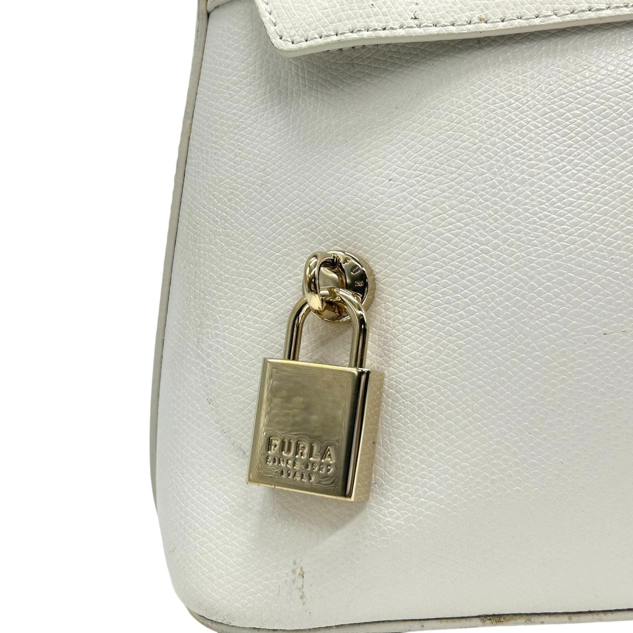 フルラ パイパー 2WAY ハンドバッグ ショルダーバッグ レザー ホワイト 白 レディース FURLA PIPER 斜め掛け可 クロスボディ ドーム型 カデナ 南京錠付き エレガント 定番人気モデル 自立可 s43